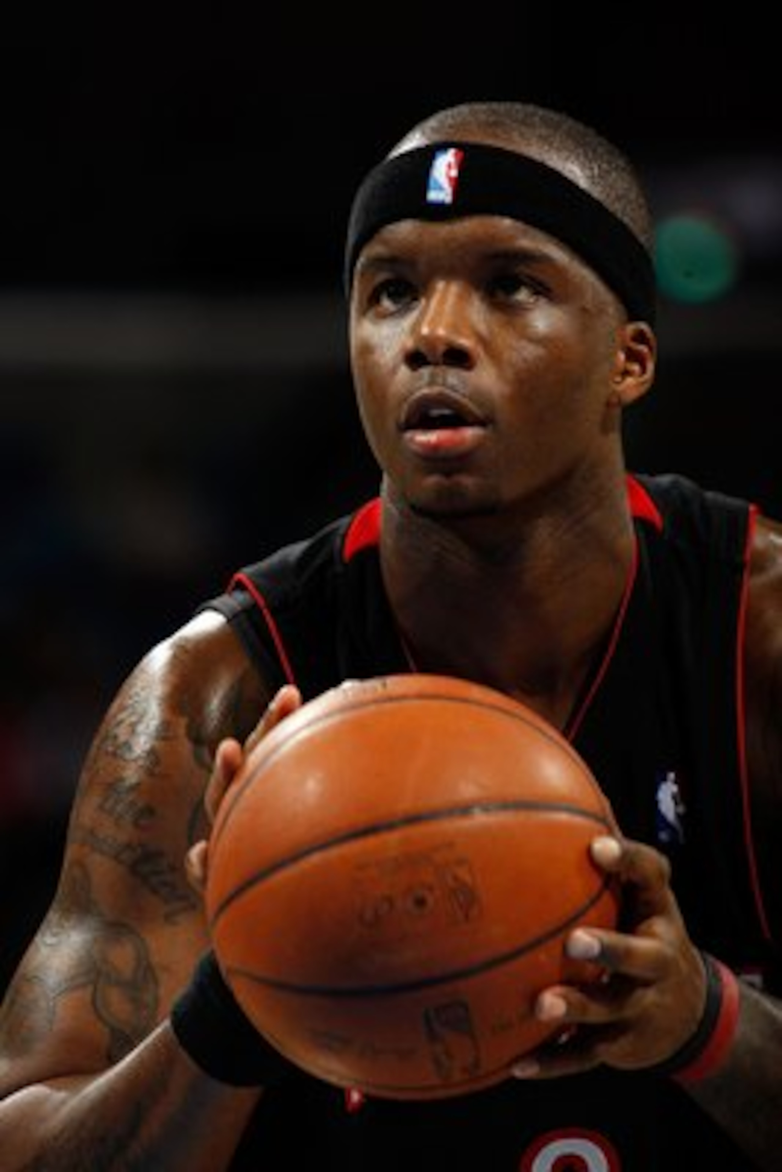 NEW ORLEANS - FEBRUARY 06:  Jermaine O'Neal #6 of the Toronto Raptors shoots a free throw during the game against the New Orleans Hornets on February 6, 2009 in New Orleans, Louisiana.  NOTE TO USER: User expressly acknowledges and agrees that, by downloa