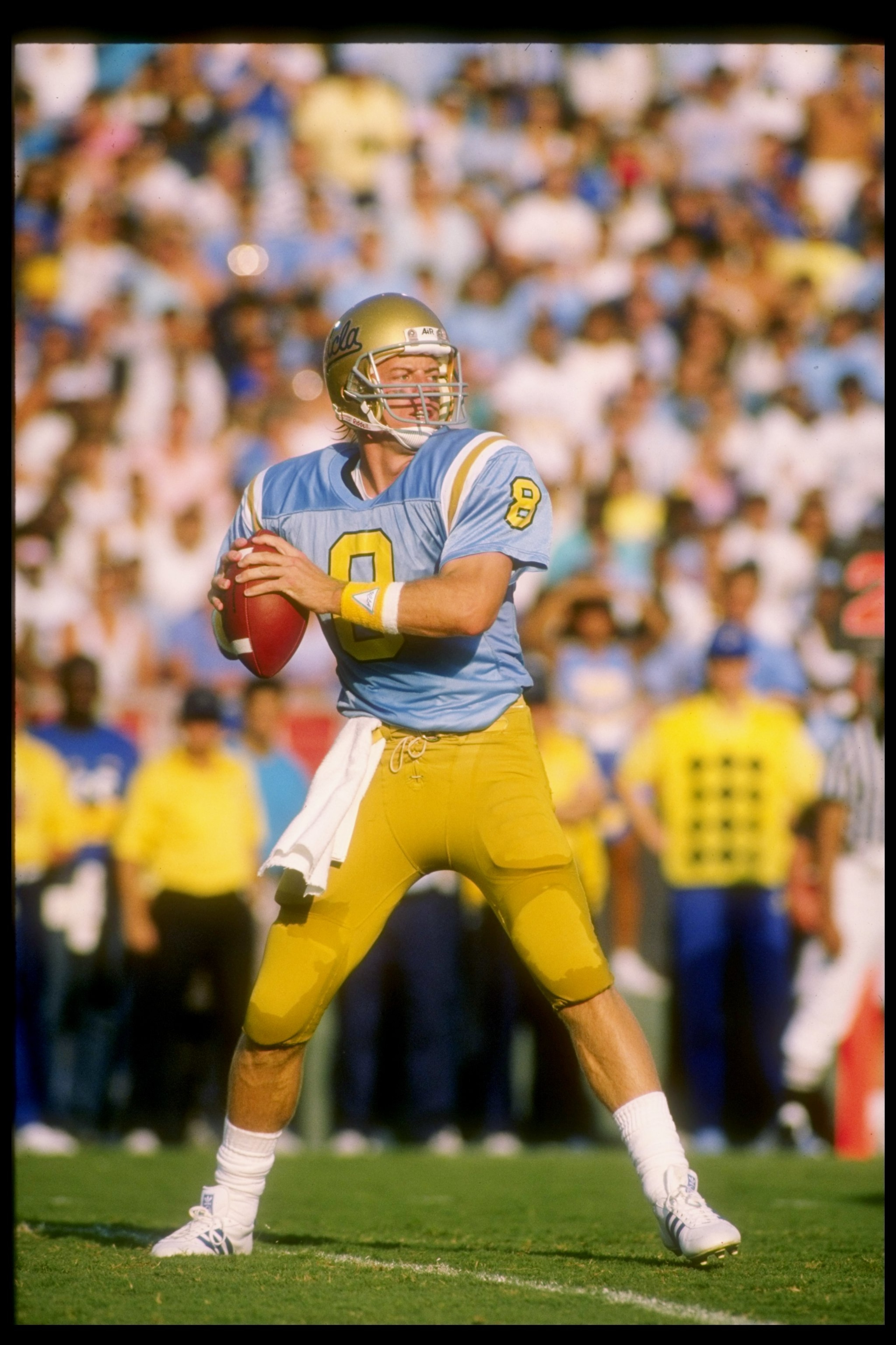 10 Sep 1988:  Quarterback Troy Aikman of the UCLA Bruins prepares to pass the ball during a game against the Nebraska Cornhuskers. Mandatory Credit: Tim de Frisco  /Allsport