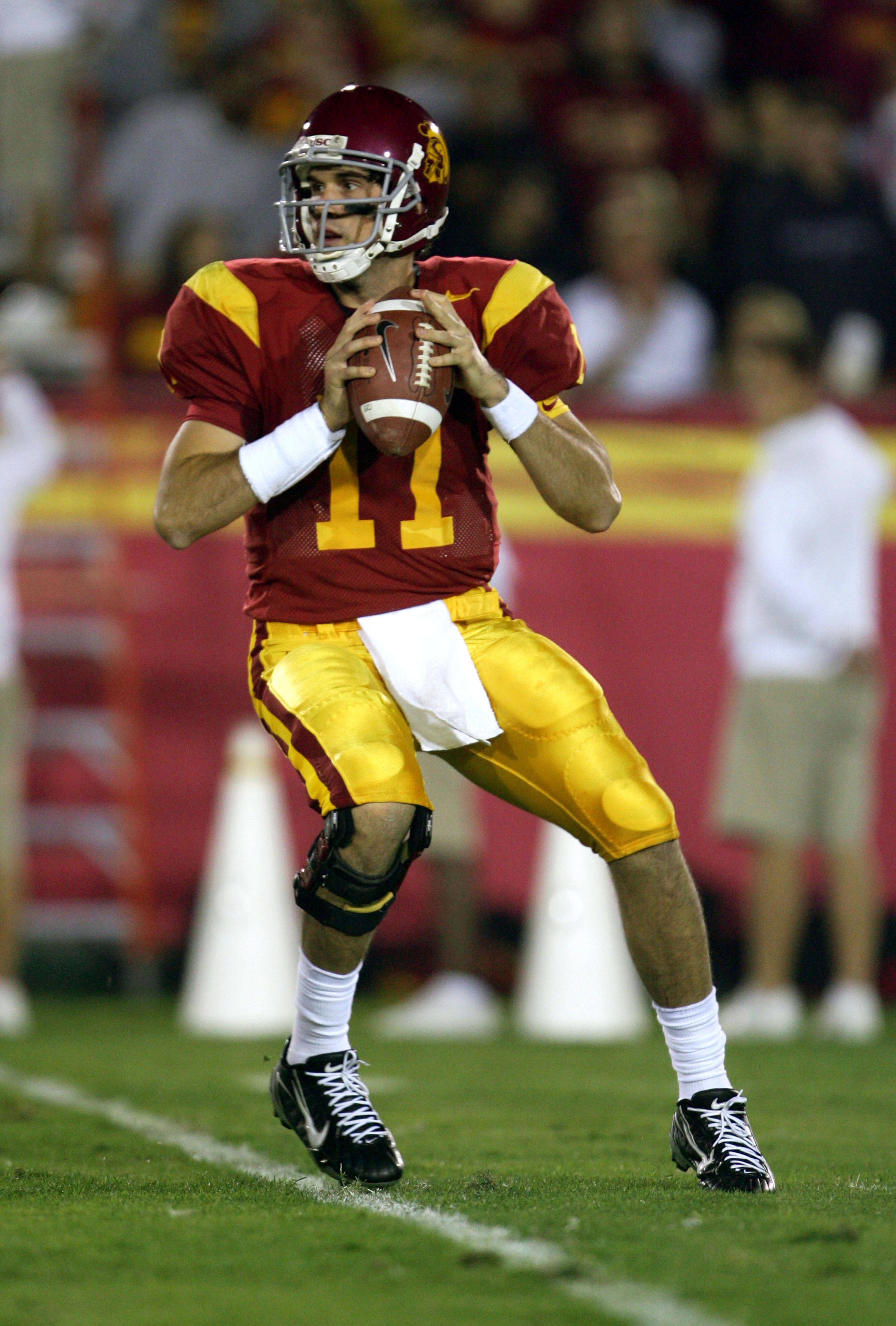 LOS ANGELES - NOVEMBER 19:  Matt Leinart #11 of the USC Trojans drops back to pass against the Fresno State Bulldogs during the first quarter of the game at the Los Angeles Memorial Coliseum on November 19, 2005 in Los Angeles, California.  (Photo by Jeff