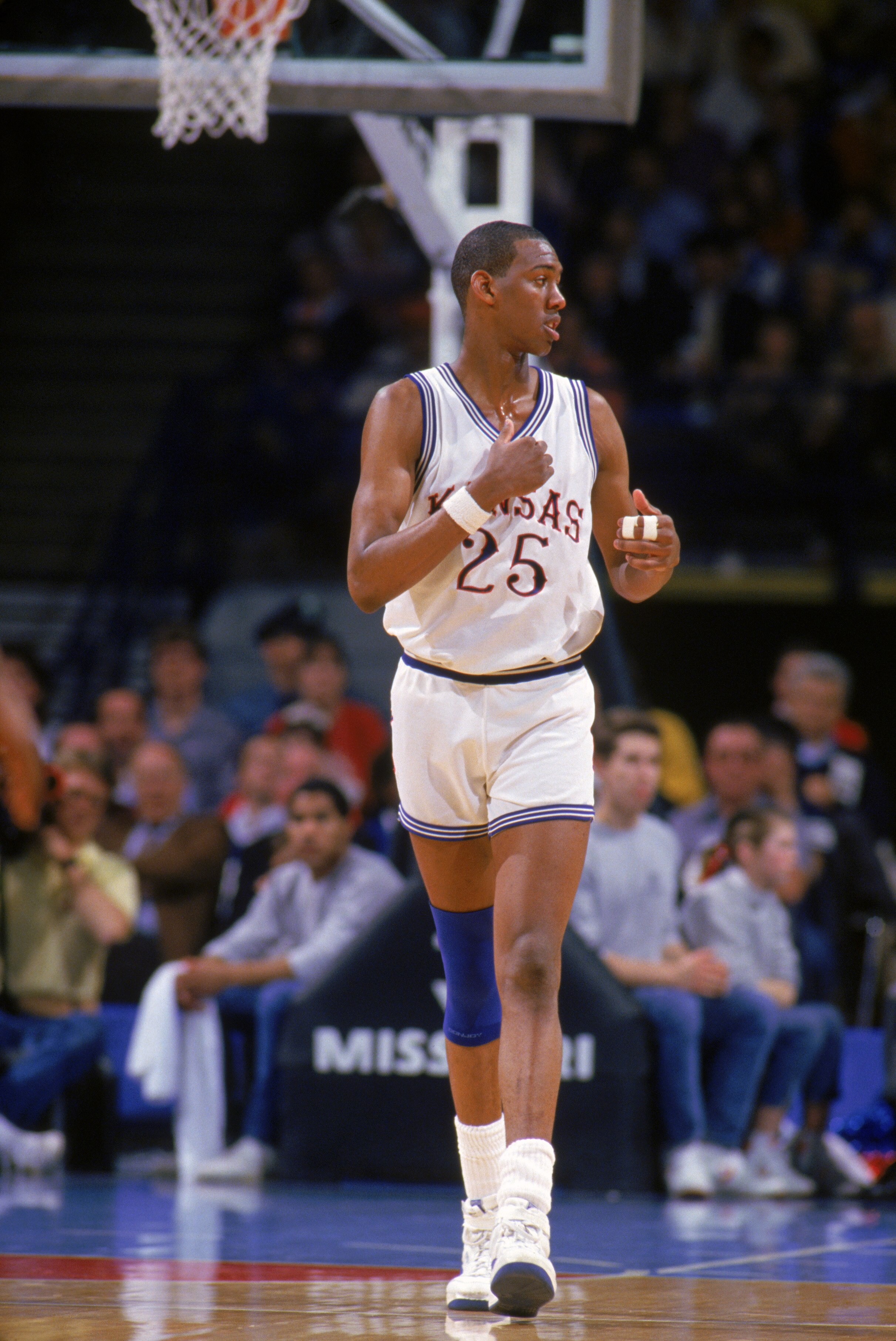 1986:  Danny Manning #25 of the University of Kansas Jayhawks looks over to the sidelines as he walks on the court during a game NCAA game in 1986.  (Photo by Getty Images)
