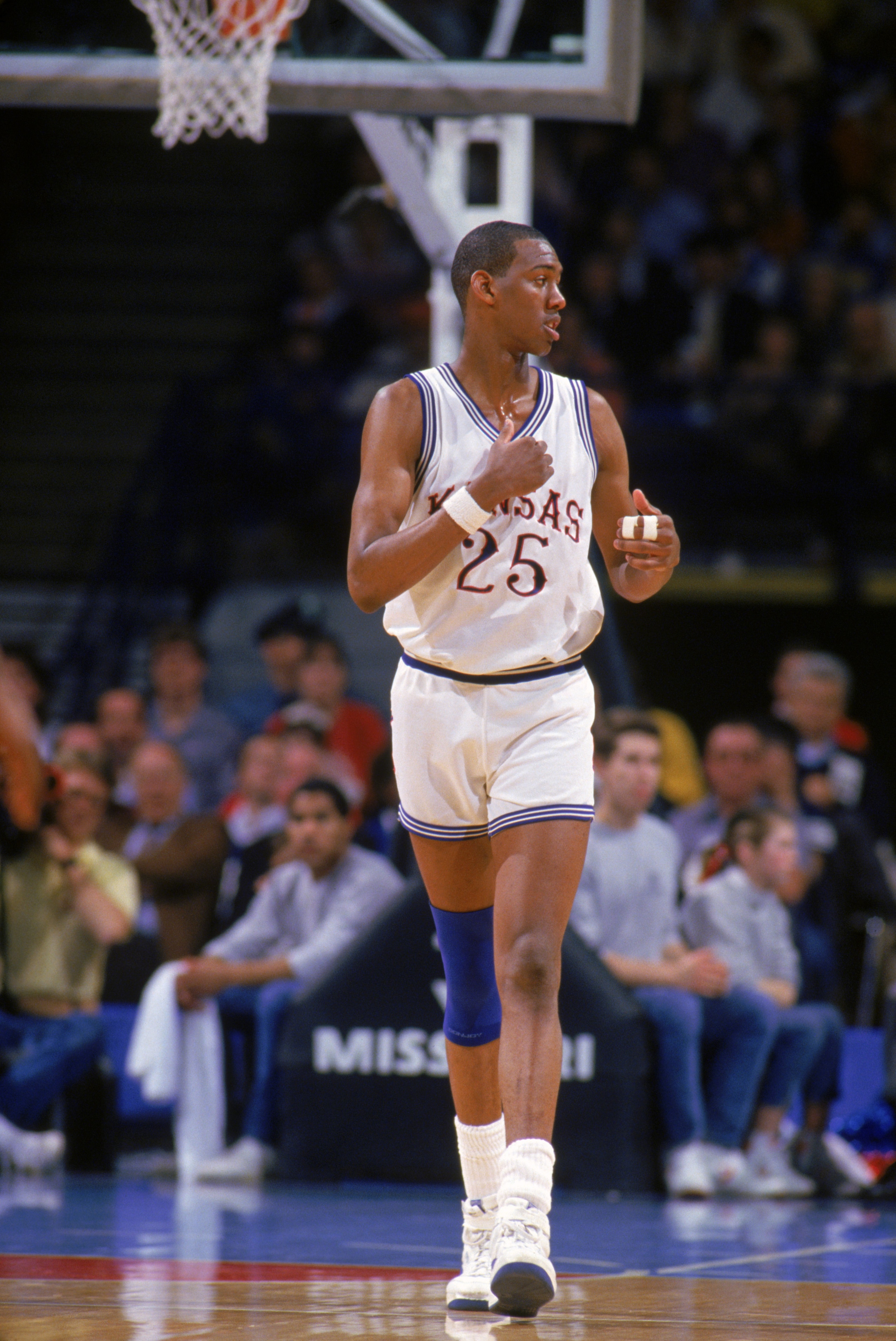 1986:  Danny Manning #25 of the University of Kansas Jayhawks looks over to the sidelines as he walks on the court during a game NCAA game in 1986.  (Photo by Getty Images)