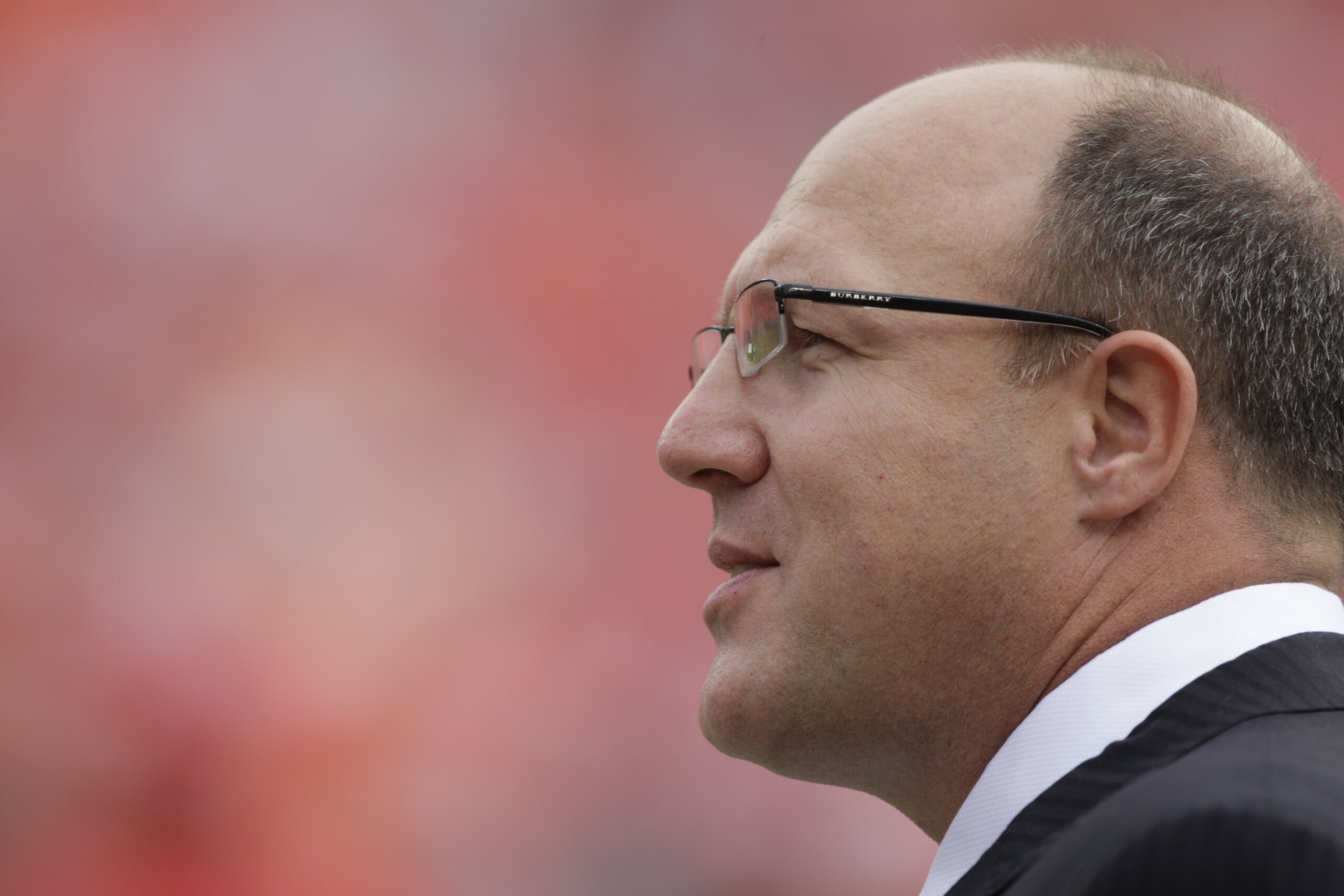 KANSAS CITY, MO - SEPTEMBER 20:  General Manager Scott Pioli of the Kansas City Chiefs looks on during the game against the Oakland Raiders at Arrowhead Stadium on September 20, 2009 in Kansas City, Missouri. (Photo by Jamie Squire/Getty Images)