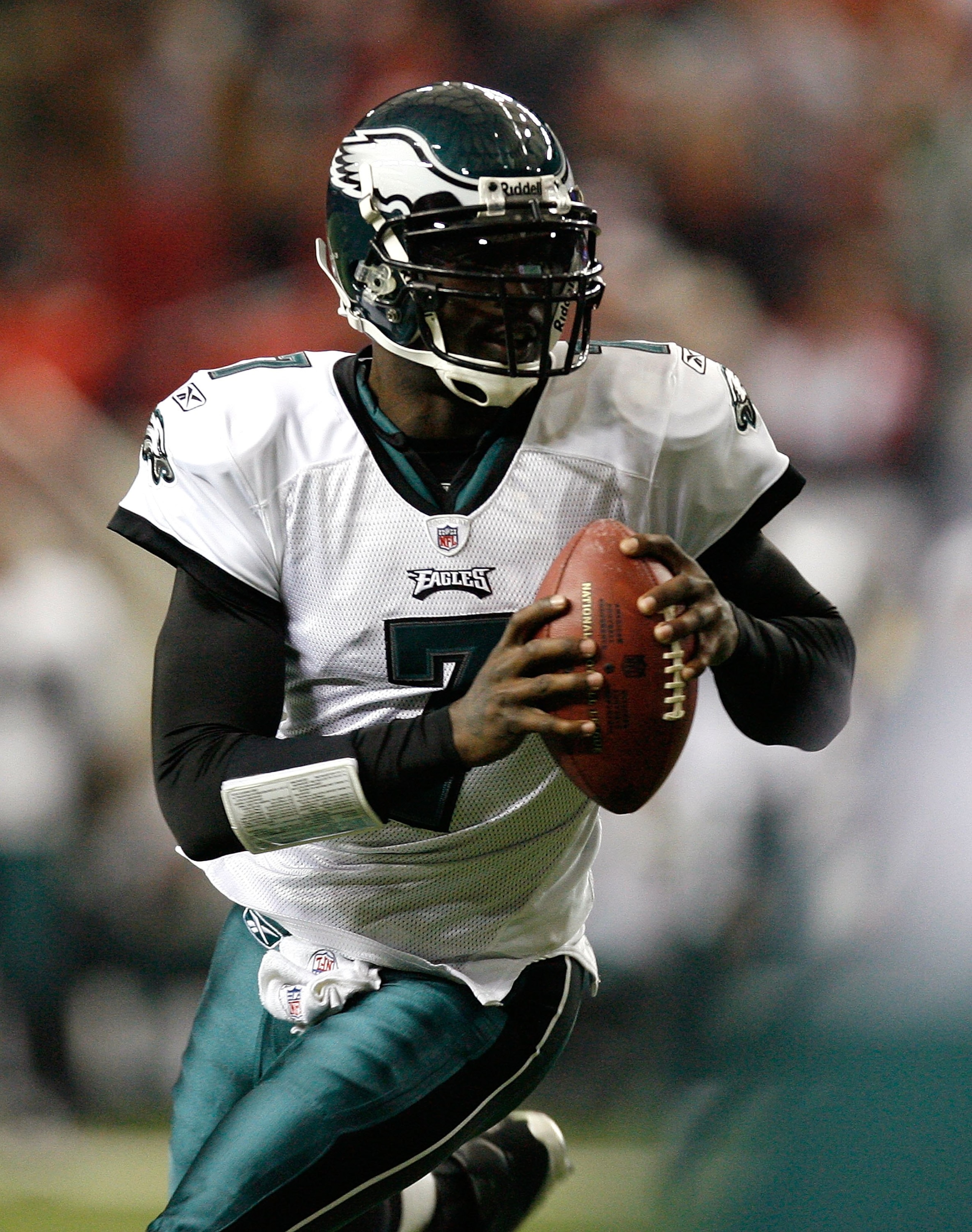 ATLANTA - DECEMBER 06:  Michael Vick #7 of the Philadelphia Eagles against the Atlanta Falcons at Georgia Dome on December 6, 2009 in Atlanta, Georgia.  (Photo by Kevin C. Cox/Getty Images)