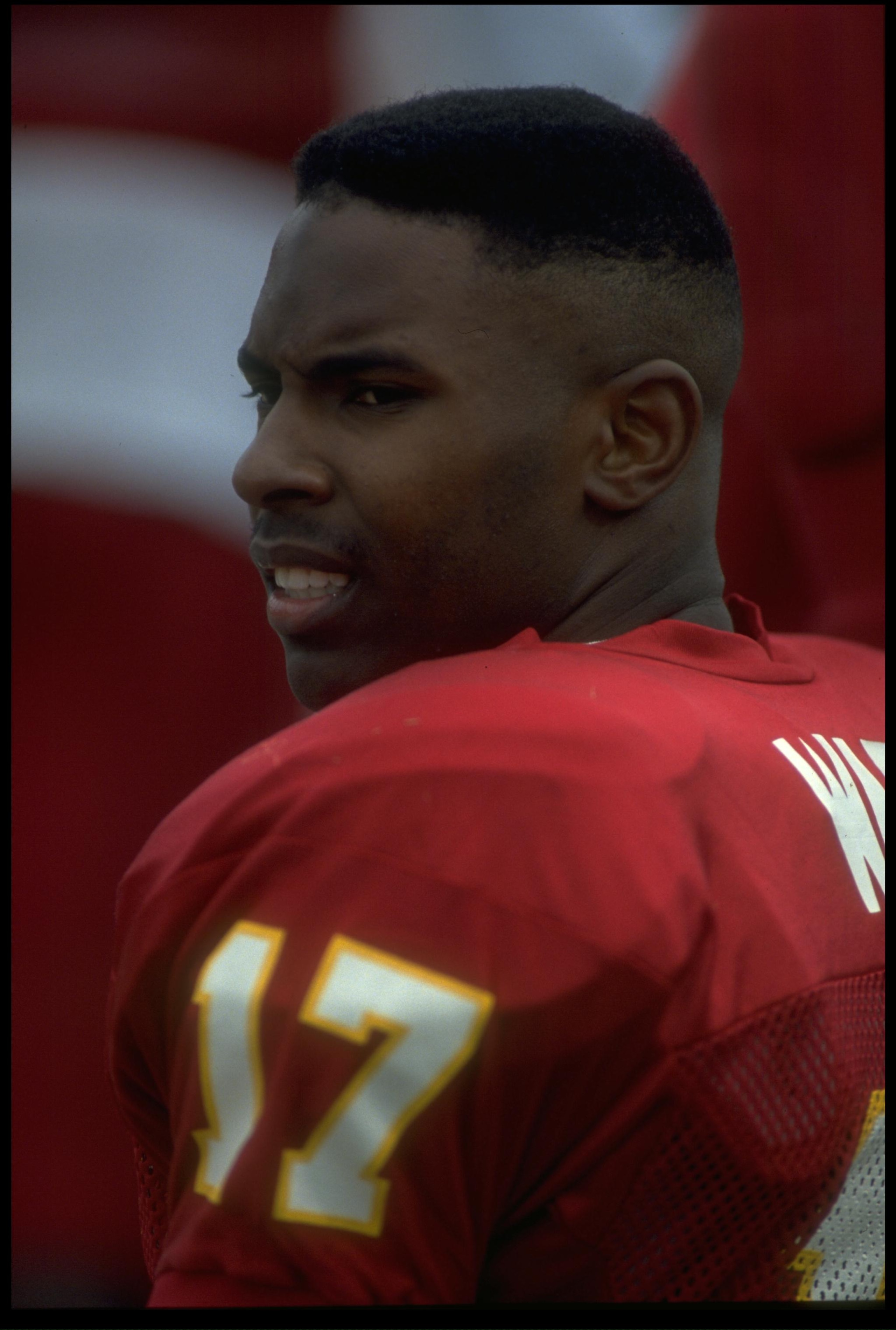 28 NOV 1992:  A PORTRAIT OF CHARLIE WARD, JUNIOR QUARTERBACK FOR FLORIDA STATE, ON THE SIDELINES DURING THEIR 45-24 WIN OVER FLORIDA AT DOAK S. CAMPBELL STADIUM IN TALLAHASSEE, FLORIDA.  MANDATORY CREDIT: SCOTT HALLERAN/ALLSPORT.