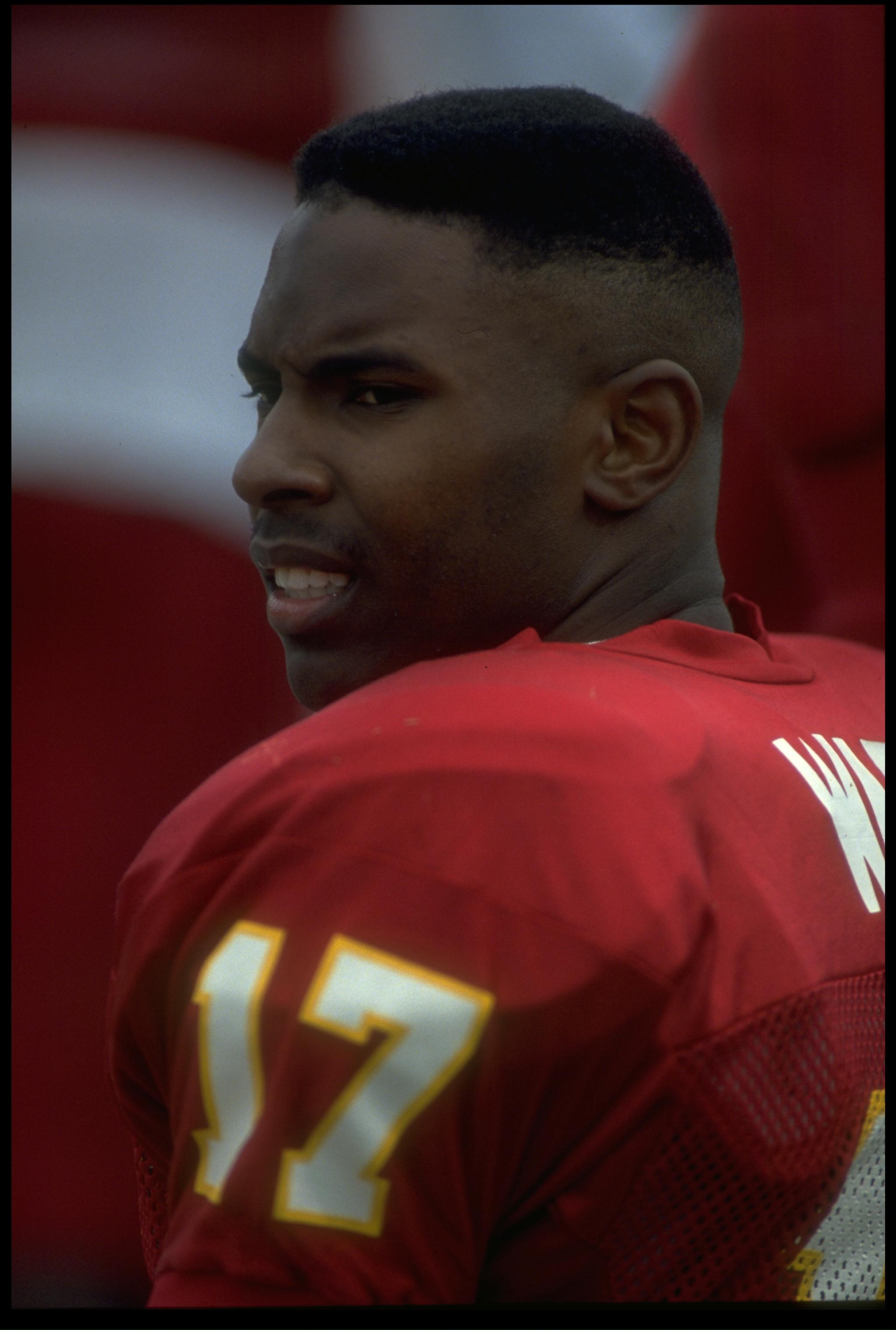 28 NOV 1992:  A PORTRAIT OF CHARLIE WARD, JUNIOR QUARTERBACK FOR FLORIDA STATE, ON THE SIDELINES DURING THEIR 45-24 WIN OVER FLORIDA AT DOAK S. CAMPBELL STADIUM IN TALLAHASSEE, FLORIDA.  MANDATORY CREDIT: SCOTT HALLERAN/ALLSPORT.