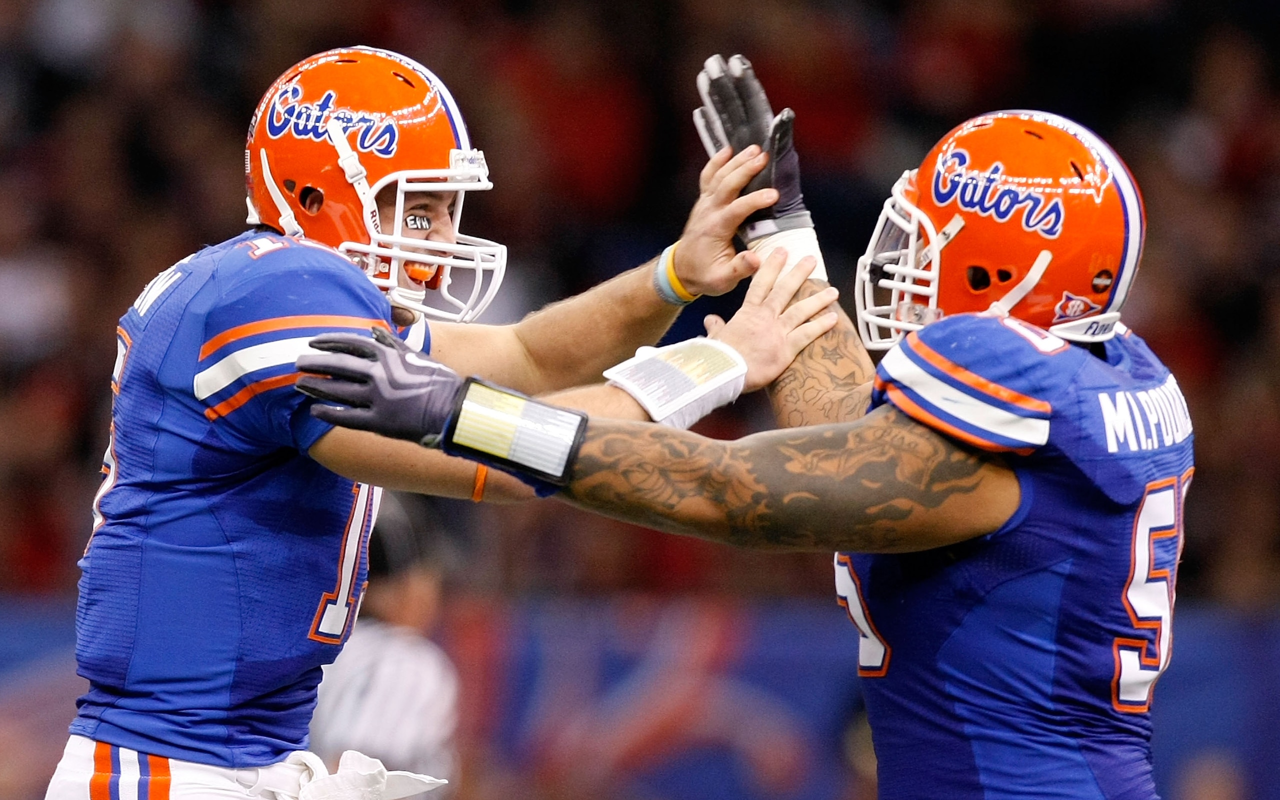NEW ORLEANS - JANUARY 01:  Quarterback Tim Tebow #15 of the Florida Gators celebrates tossing a touchdown pass against the Cincinnati Bearcats with Mike Pouncey #55 during the Allstate Sugar Bowl at the Louisana Superdome on January 1, 2010 in New Orleans