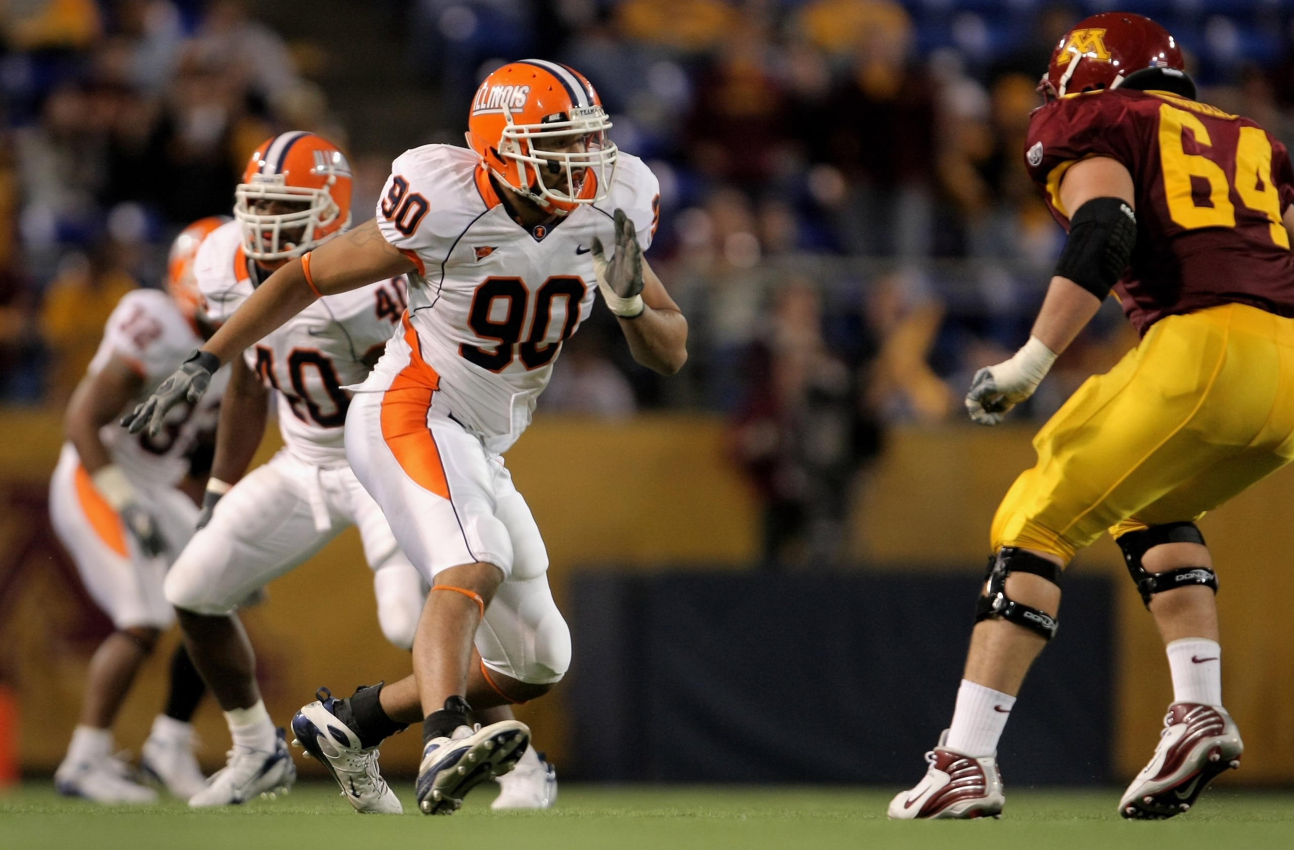 MINNEAPOLIS, MN - NOVEMBER 03:  Defensive end Antonio James #90 of the Illinois Fighting Illini leaves the line of scrimmage as tackle Steve Shidell #64 of the Minnesota Golden prepares to block at the Hubert H. Humphrey Metrodome on November 3, 2007 in M