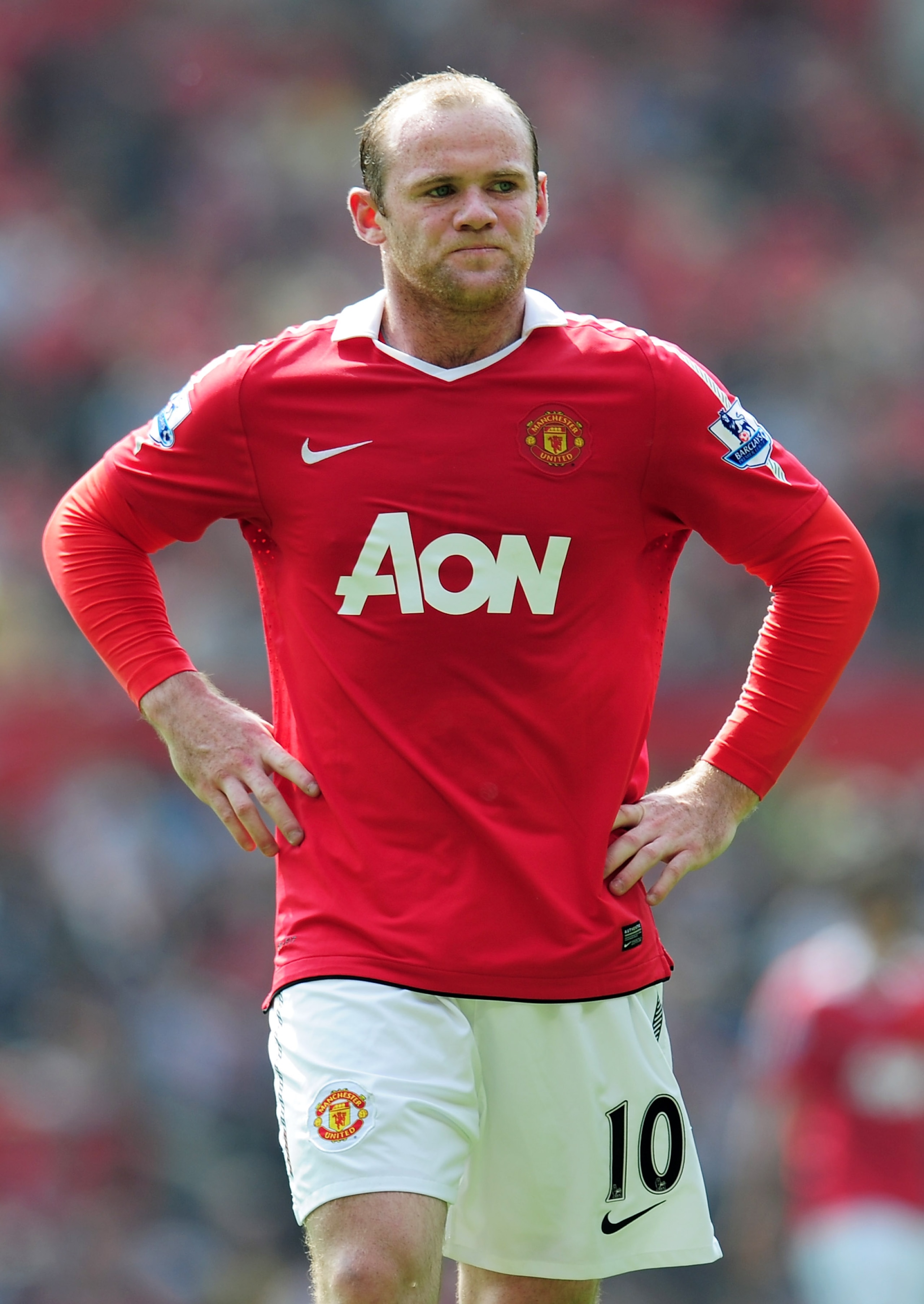 MANCHESTER, ENGLAND - APRIL 23:  Wayne Rooney of Manchester United looks dejected during the Barclays Premier League match between Manchester United and Everton at Old Trafford on April 23, 2011 in Manchester, England.  (Photo by Shaun Botterill/Getty Ima