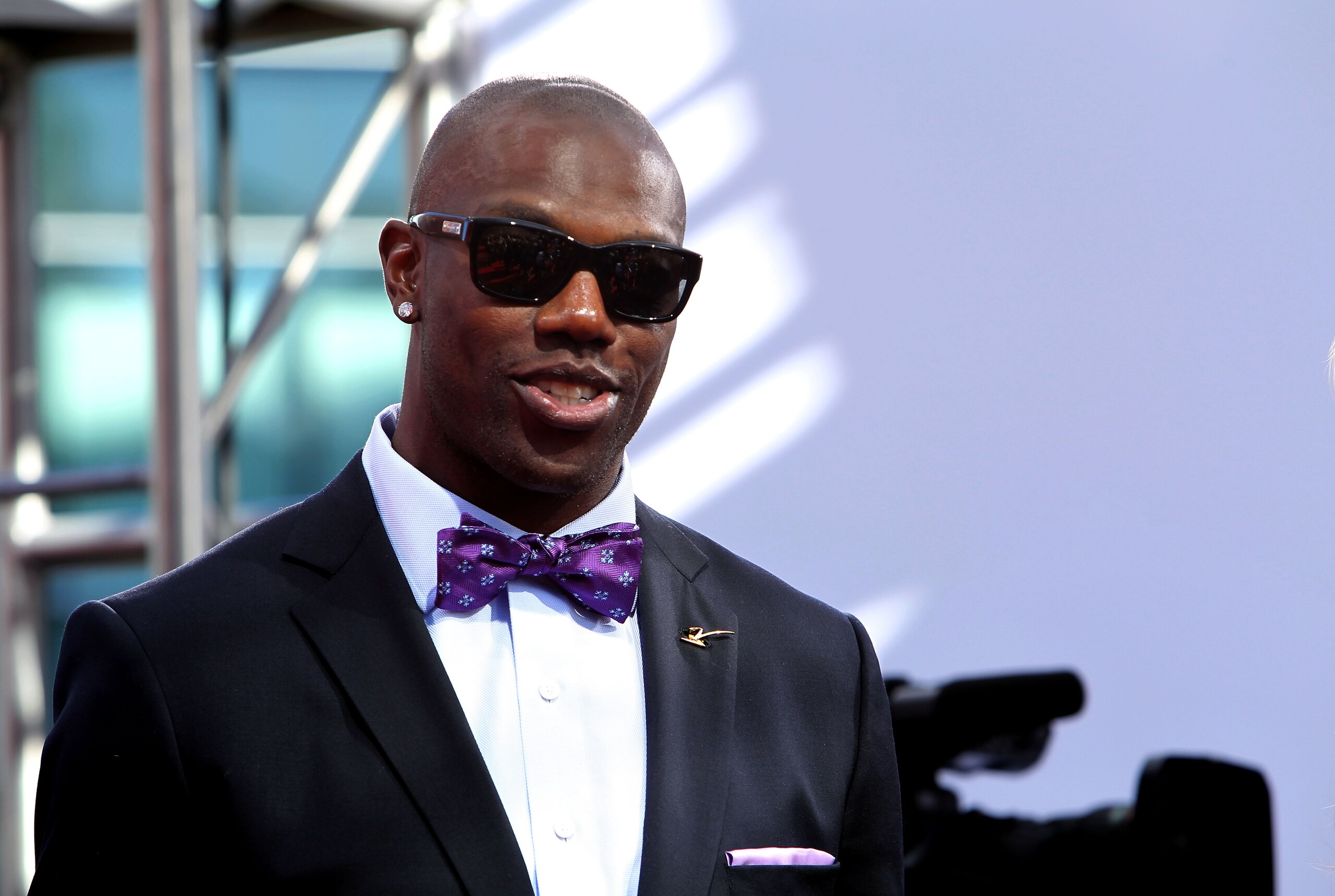 LOS ANGELES, CA - JULY 14:  NFL wide receiver Terrell Owens arrives at the 2010 ESPY Awards at Nokia Theatre L.A. Live on July 14, 2010 in Los Angeles, California.  (Photo by Alexandra Wyman/Getty Images for ESPY)