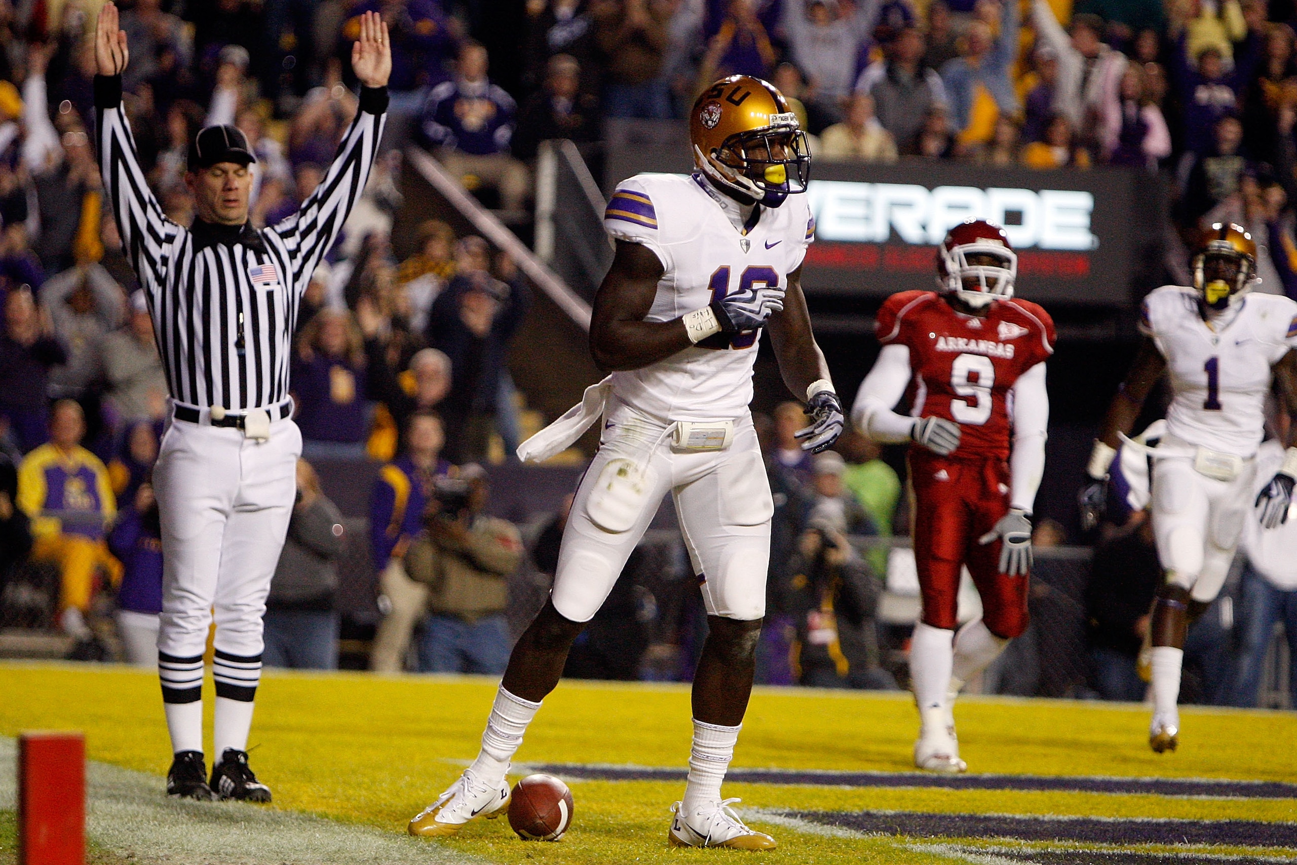 BATON ROUGE, LA - NOVEMBER 28: Deangelo Peterson #19 of the LSU Tigers catches a touchdown pass against the Arkansas Razorbacks at Tiger Stadium on November 28, 2009 in Baton Rouge, Louisiana. The Tigers defeated the Razorbacks 33-30 in overtime. (Phot BATON ROUGE, LA - NOVEMBER 28: Deangelo Peterson #19 of the LSU Tigers catches a touchdown pass against the Arkansas Razorbacks at Tiger Stadium on November 28, 2009 in Baton Rouge, Louisiana. The Tigers defeated the Razorbacks 33-30 in overtime. (Phot