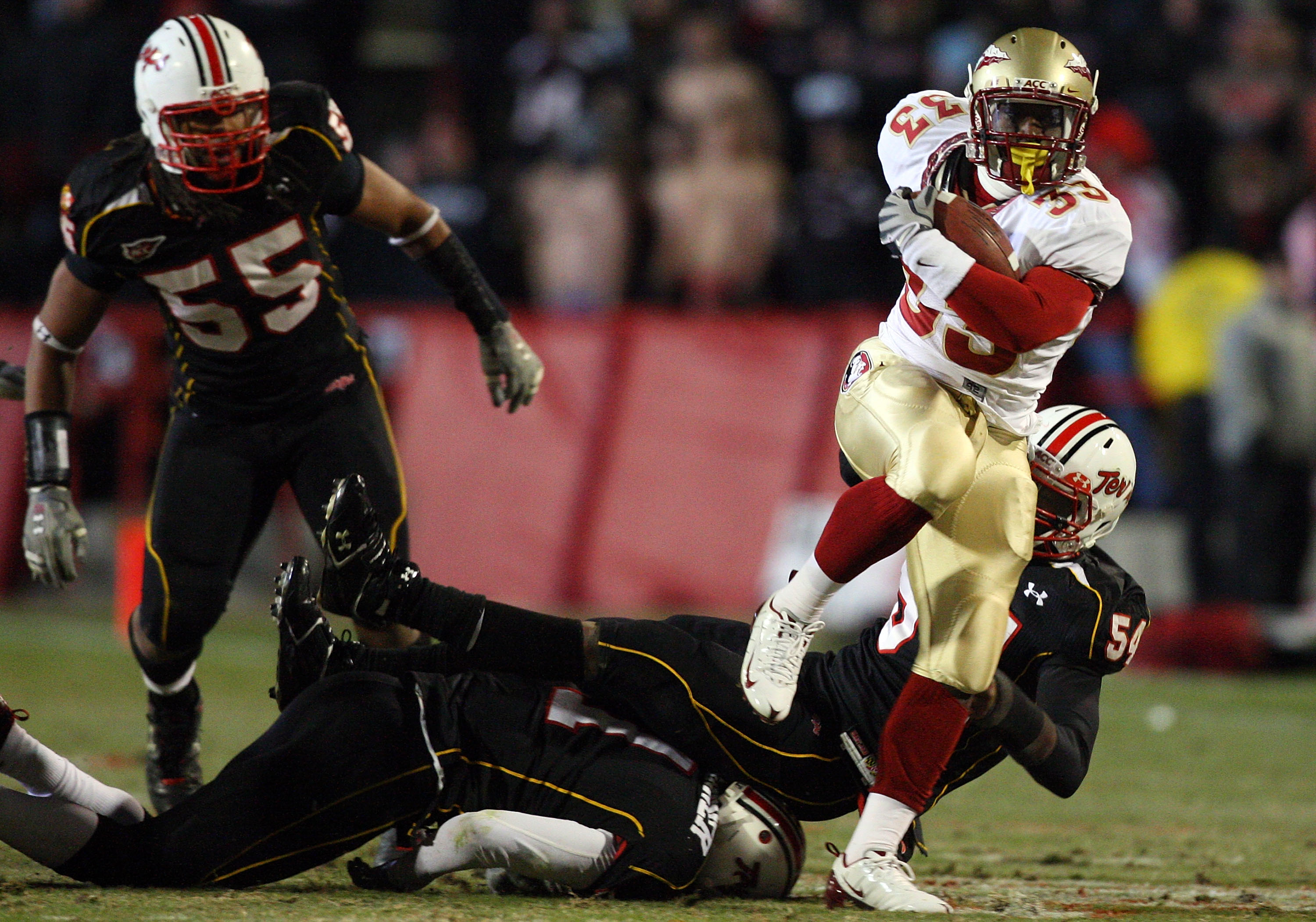 COLLEGE PARK, MD - NOVEMBER 22:  Carlton Jones #33 of the Florida State Seminoles runs the ball past Adrian Moten #54 of the Maryland Terrapins on November 22, 2008 at Byrd Stadium in College Park, Maryland.  (Photo by Jim McIsaac/Getty Images)