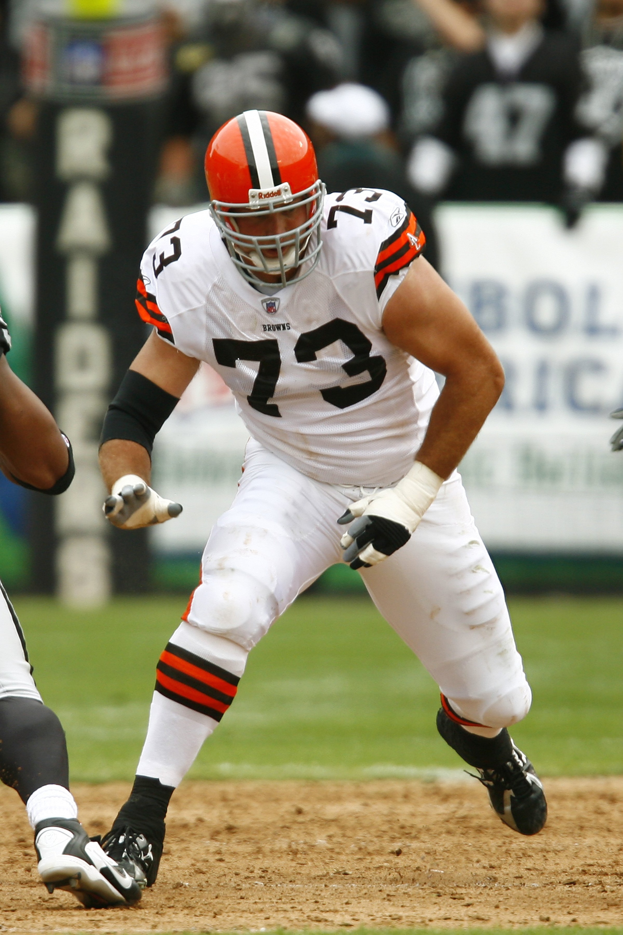 OAKLAND, CA - SEPTEMBER 23:  Tackle Joe Thomas #73 of the Cleveland Browns drops back to pass block against the Oakland Raiders during a 26-24 loss at McAfee Coliseum on September 23, 2007 in Oakand, California.  (Photo by Kevin Terrell/Getty Images)
