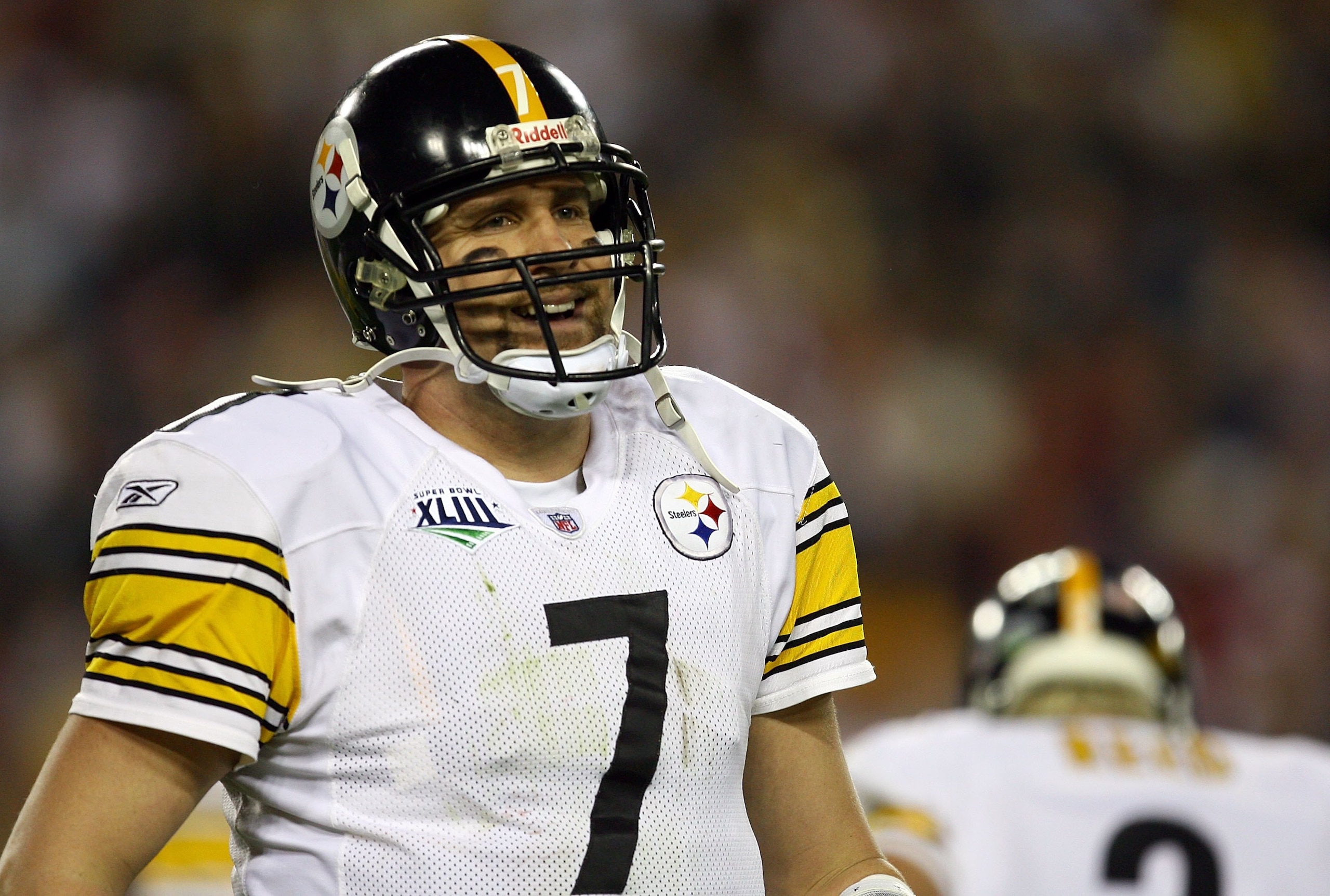TAMPA, FL - FEBRUARY 01:  Quarterback Ben Roethlisberger #7 of the Pittsburgh Steelers looks on against the Arizona Cardinals during Super Bowl XLIII on February 1, 2009 at Raymond James Stadium in Tampa, Florida.  (Photo by Jamie Squire/Getty Images)