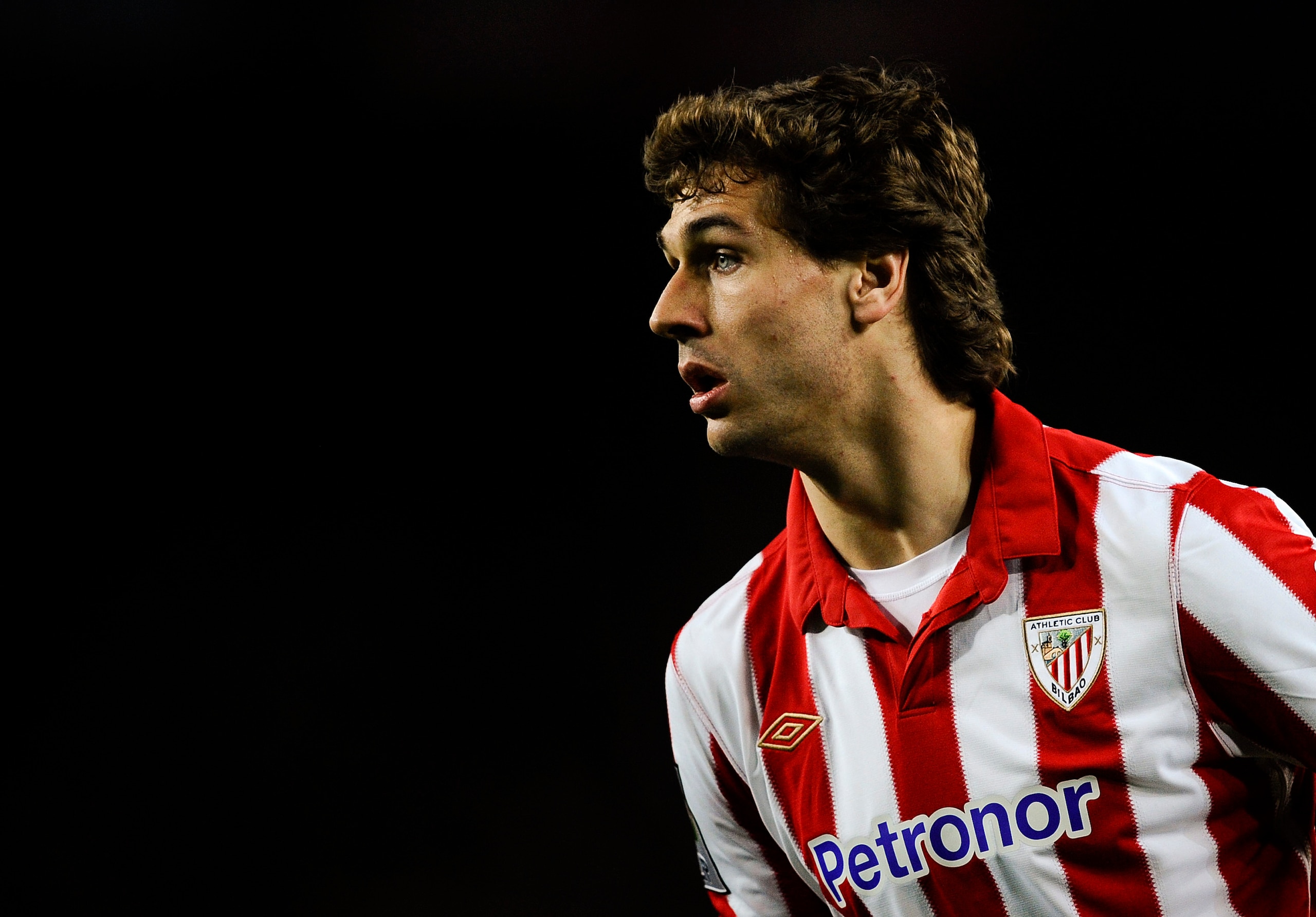 BARCELONA, SPAIN - FEBRUARY 20:  Fernando Llorente of Athletic Bilbao looks on during the La Liga match between FC Barcelona and Athletic Bilbao at Camp Nou on February 20, 2011 in Barcelona, Spain. Barcelona won 2-1.  (Photo by David Ramos/Getty Images)