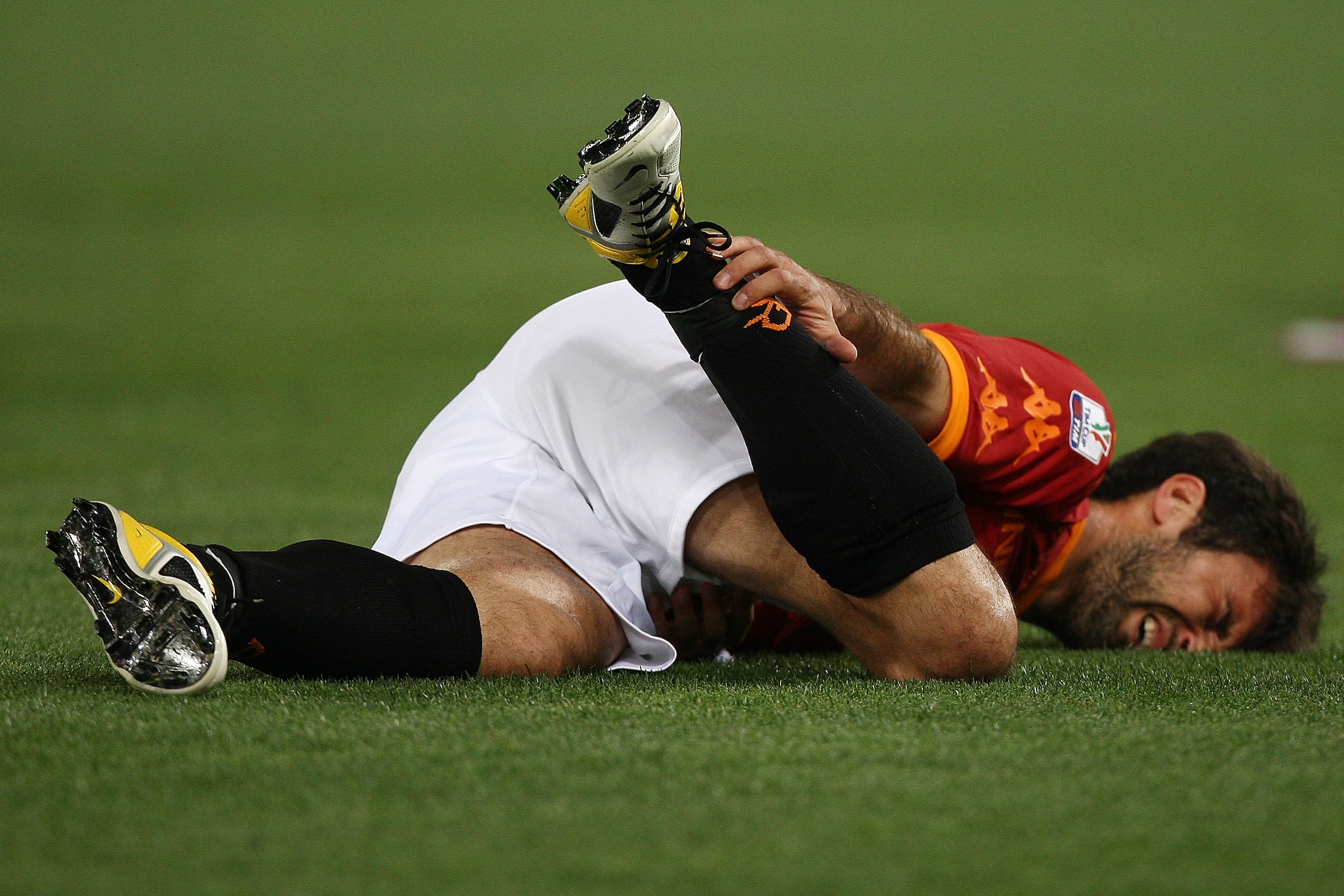 ROME, ITALY - APRIL 19:  Mirko Vucinic of AS Roma reacts during the TIM Cup semi-final match between AS Roma and FC Internazionale Milano at Stadio Olimpico on April 19, 2011 in Rome, Italy.  (Photo by Paolo Bruno/Getty Images)