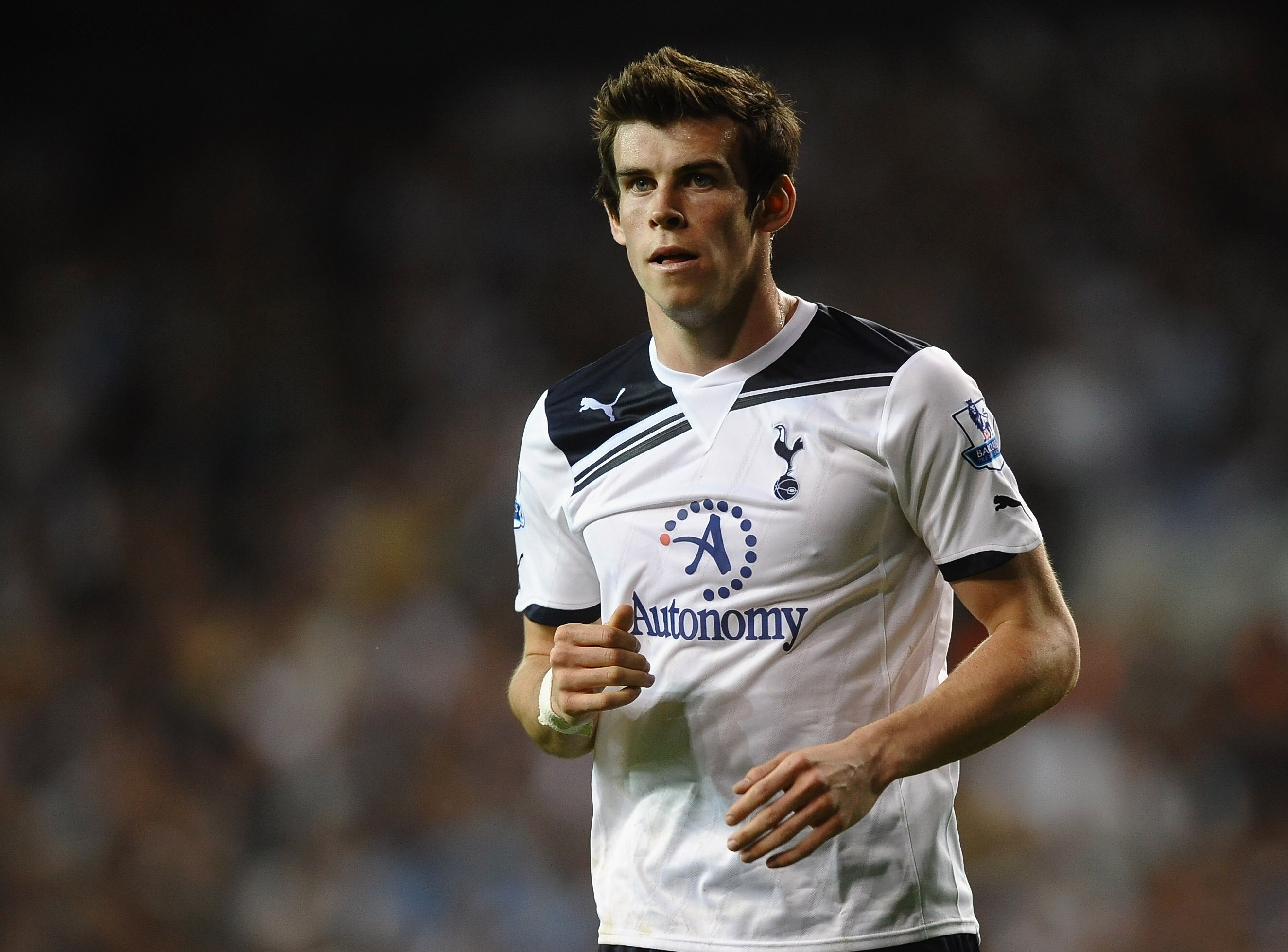 LONDON, ENGLAND - APRIL 20:  Gareth Bale of Spurs in action during the Barclays Premier League match between Tottenham Hotspur and Arsenal at White Hart Lane on April 20, 2011 in London, England.  (Photo by Laurence Griffiths/Getty Images)