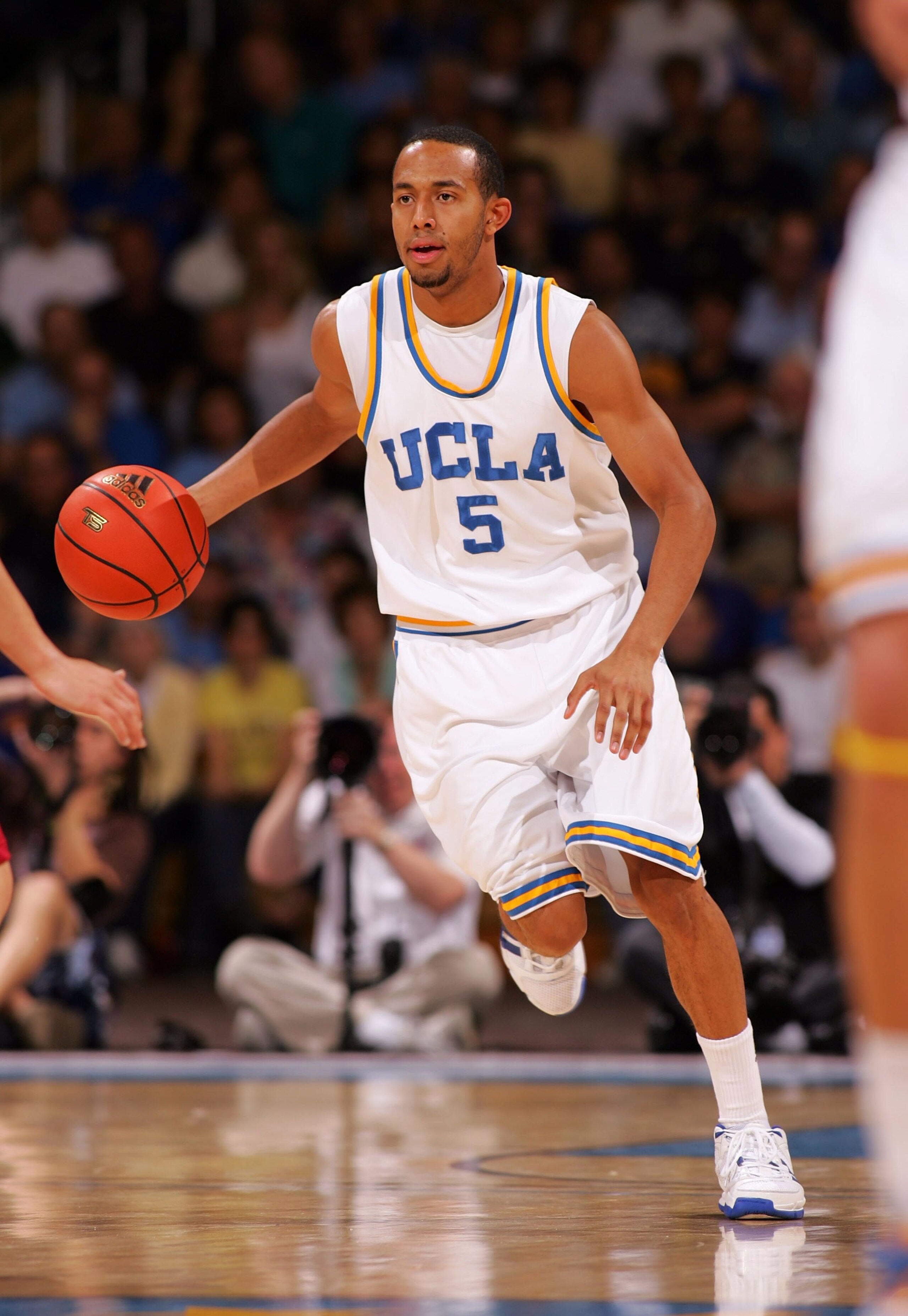 WESTWOOD, CA - JANUARY 31:  Jerime Anderson #5 of the UCLA Bruins dribbles the ball through mid-court during their NCAA basketball game against the Stanford Cardinal at Pauley Pavilion on January 31, 2009 in Westwood, California. The Bruins defeated the C