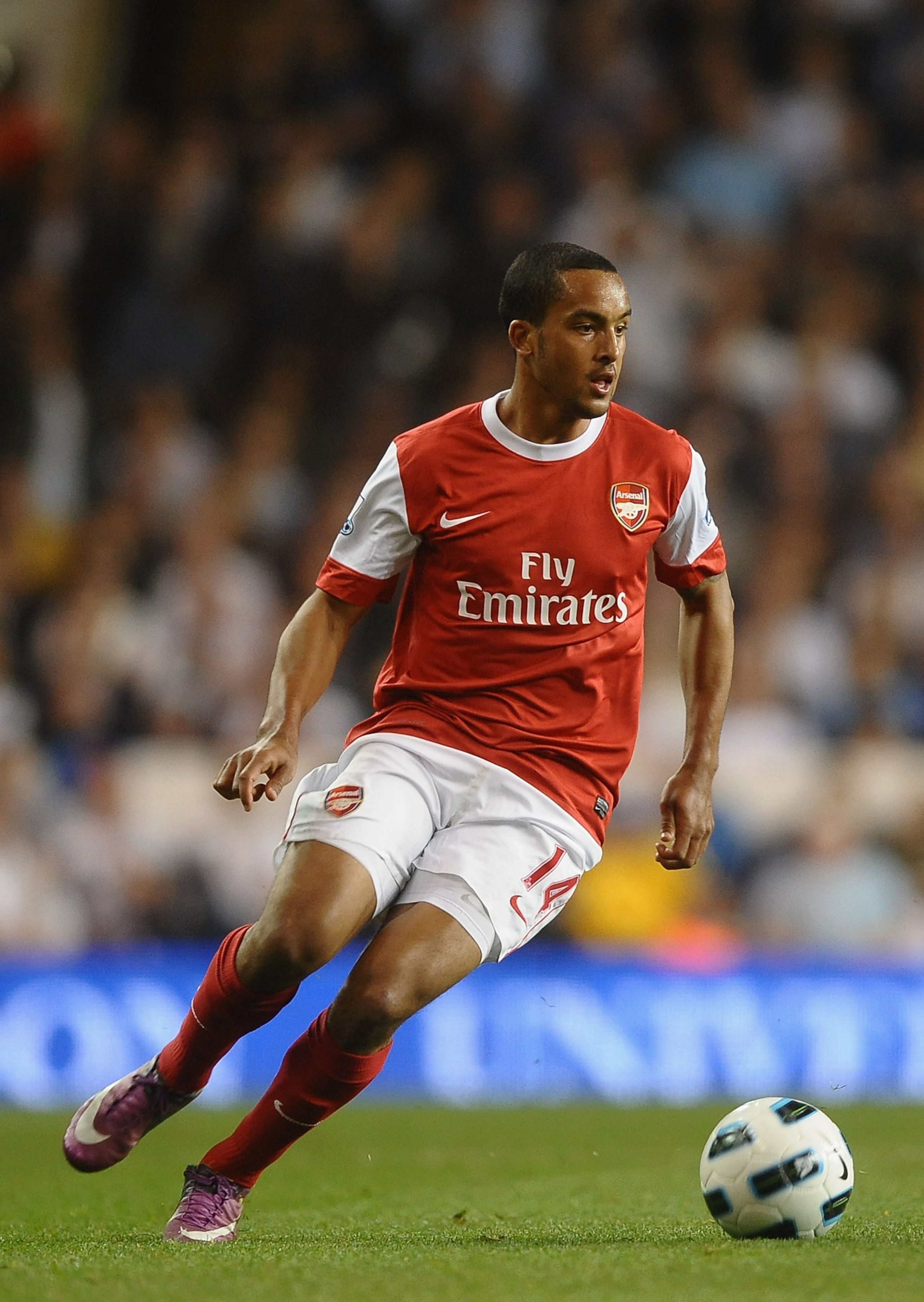 LONDON, ENGLAND - APRIL 20: Theo Walcott of Arsenal on the ball  during the Barclays Premier League match between Tottenham Hotspur and Arsenal at White Hart Lane on April 20, 2011 in London, England.  (Photo by Laurence Griffiths/Getty Images)