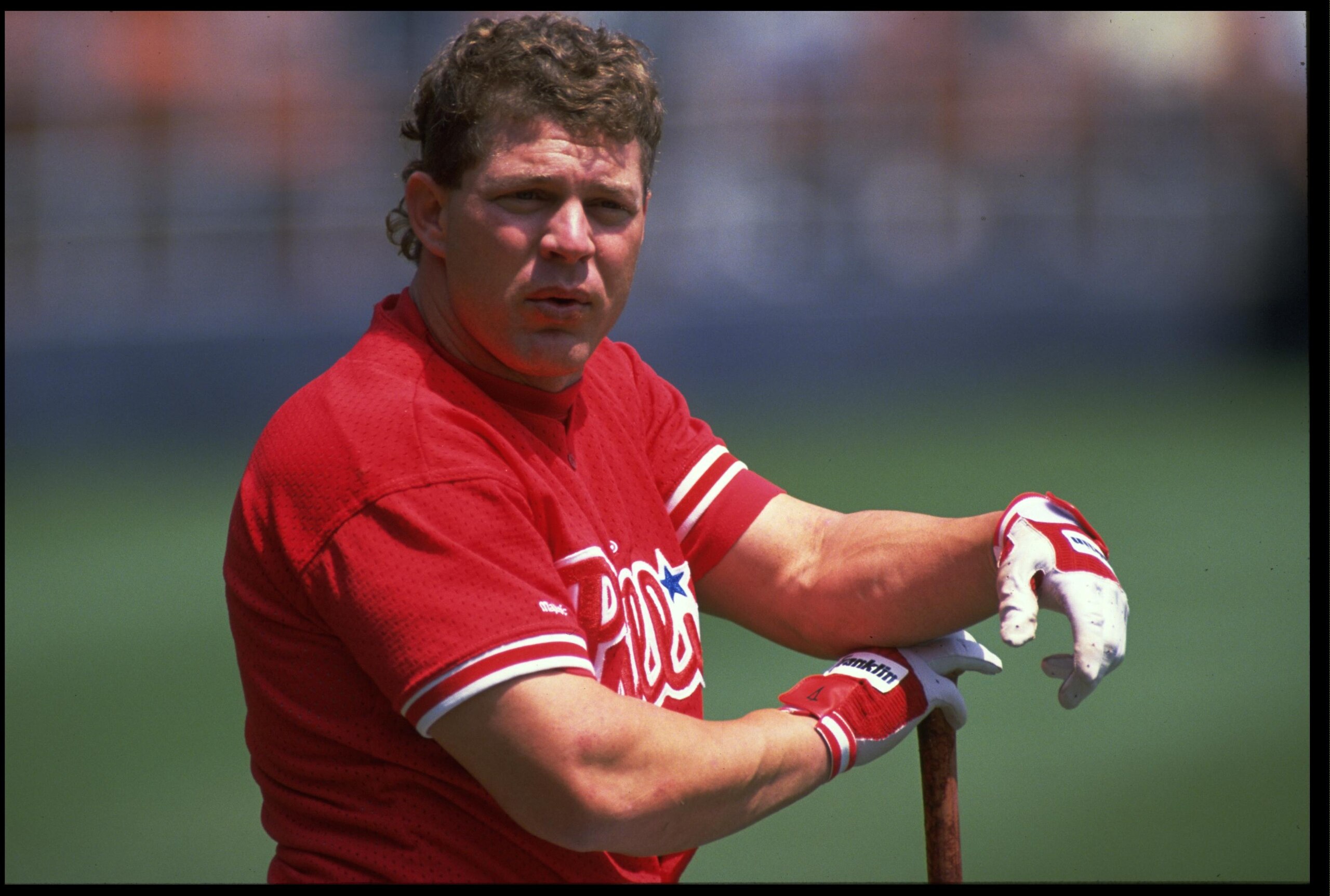 29 APR 1993:  A CANDID PORTRAIT OF PHILADELPHIA PHILLIES OUTFIELDER LENNY DYKSTRA DURING THE PHILLIES VERSUS SAN DIEGO PADRES GAME AT JACK MURPHY STADIUM IN SAN DIEGO, CALIFORNIA.  MANDATORY CREDIT:  STEPHEN DUNN/ALLSPORT USA