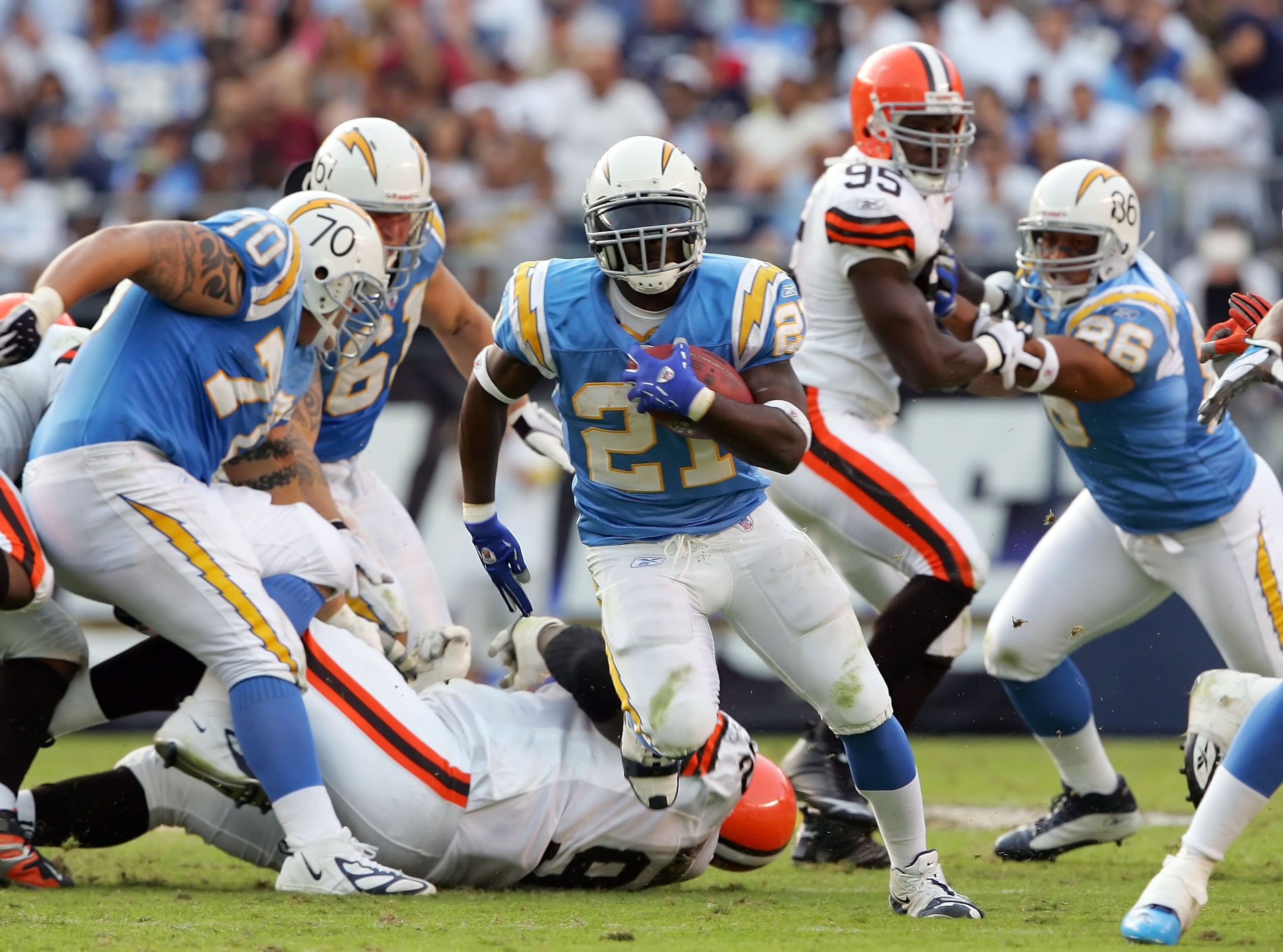 SAN DIEGO - NOVEMBER 5: LaDanian Tomlinson #21 of the San Diego Chargers carrries the ball 41 yards for a touchdown in the second half against the Cleveland Browns on November 5, 2006 at Qualcomm Stadium in San Diego, California. (Photo by Lisa Blumenfeld