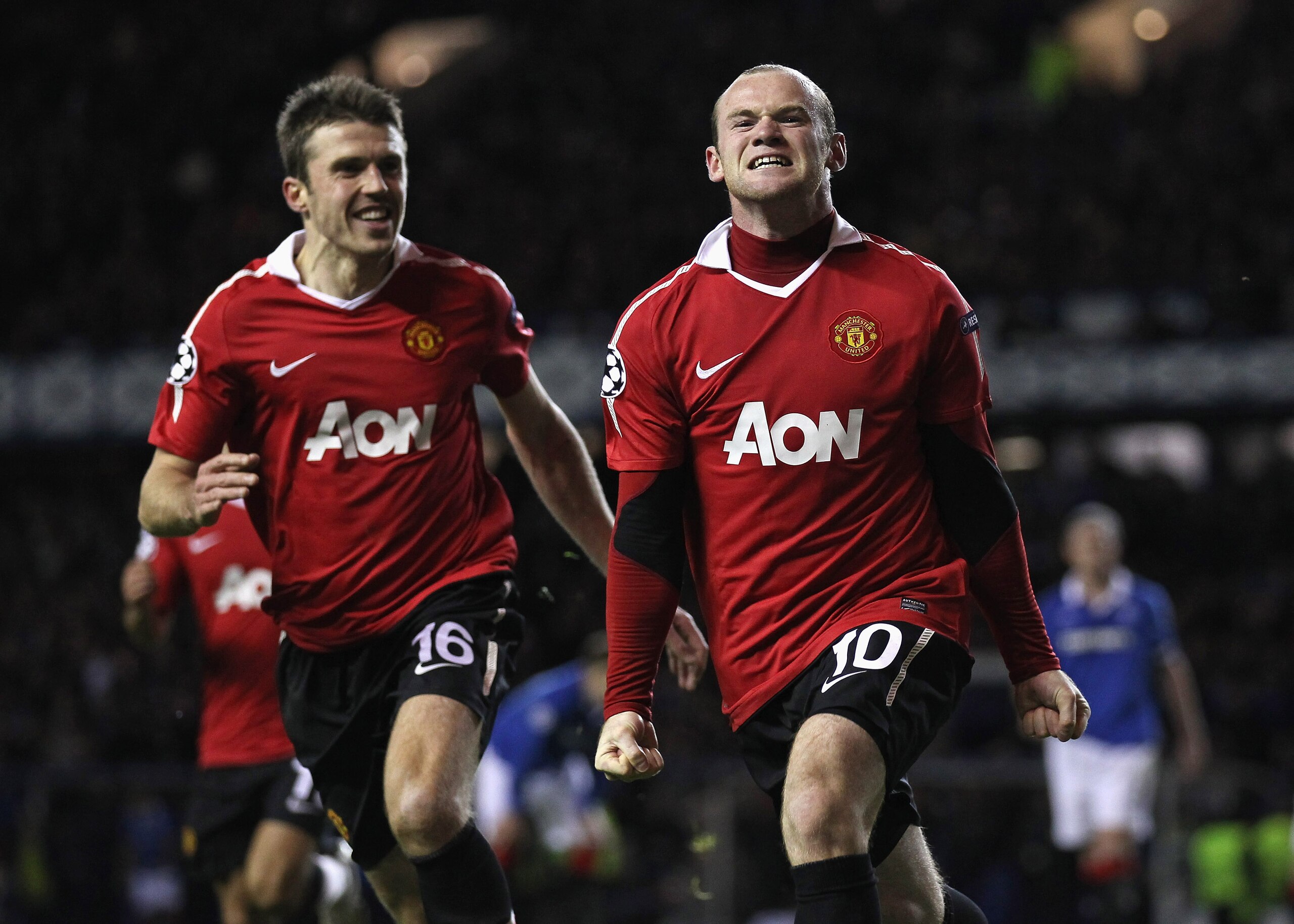GLASGOW, SCOTLAND - NOVEMBER 24: Wayne Rooney of Manchester United celebrates with Michael Carrick after scoring the winning goal from the penalty spot during the UEFA Champions League Group C match between Glasgow Rangers and Manchester United at Ibrox GLASGOW, SCOTLAND - NOVEMBER 24: Wayne Rooney of Manchester United celebrates with Michael Carrick after scoring the winning goal from the penalty spot during the UEFA Champions League Group C match between Glasgow Rangers and Manchester United at Ibrox