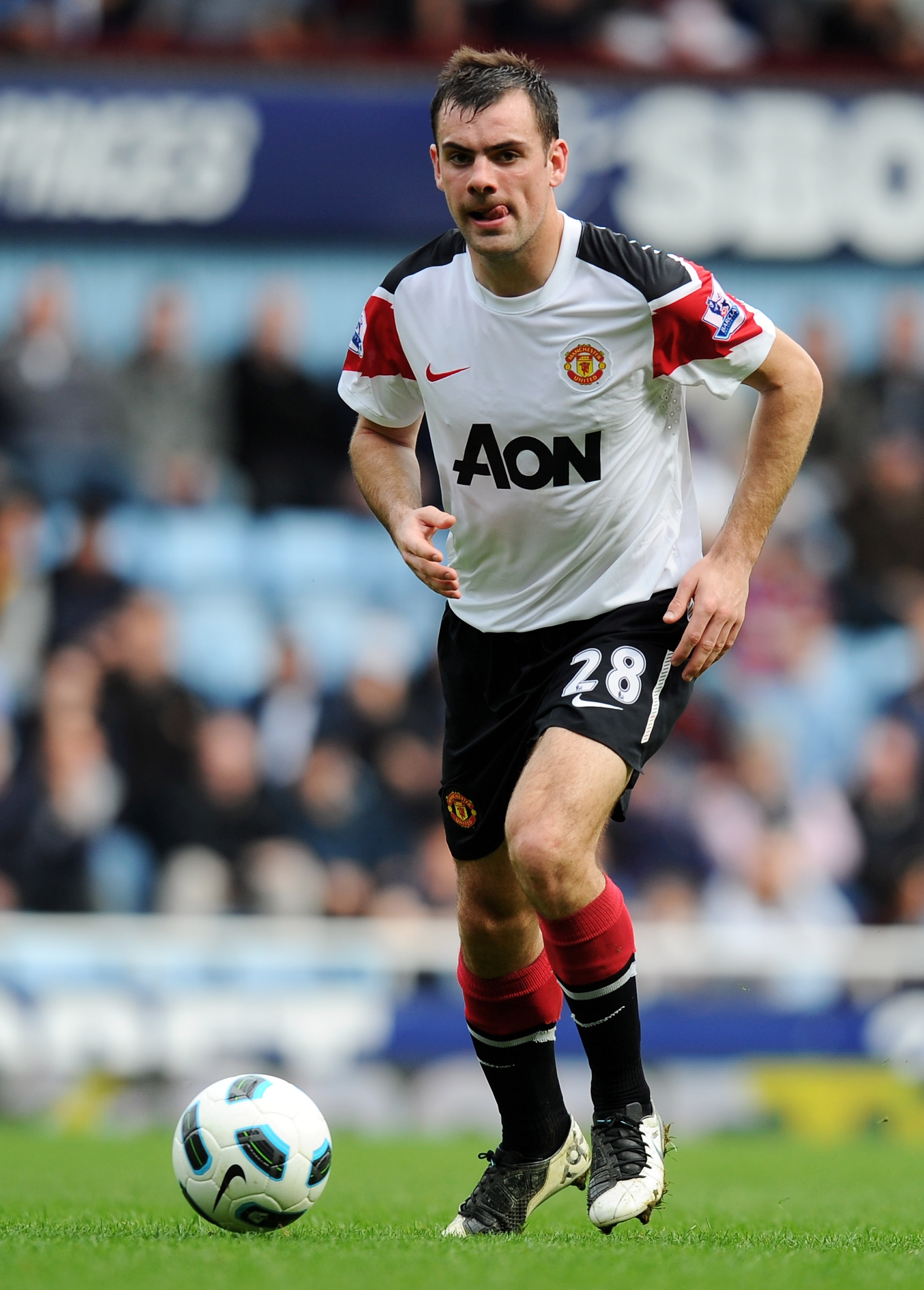 LONDON, ENGLAND - APRIL 02: Darron Gibson of Manchester United in action during the Barclays Premier League match between West Ham United and Manchester United at the Boleyn Ground on April 2, 2011 in London, England. (Photo by Mike Hewitt/Getty Images) LONDON, ENGLAND - APRIL 02: Darron Gibson of Manchester United in action during the Barclays Premier League match between West Ham United and Manchester United at the Boleyn Ground on April 2, 2011 in London, England. (Photo by Mike Hewitt/Getty Images)