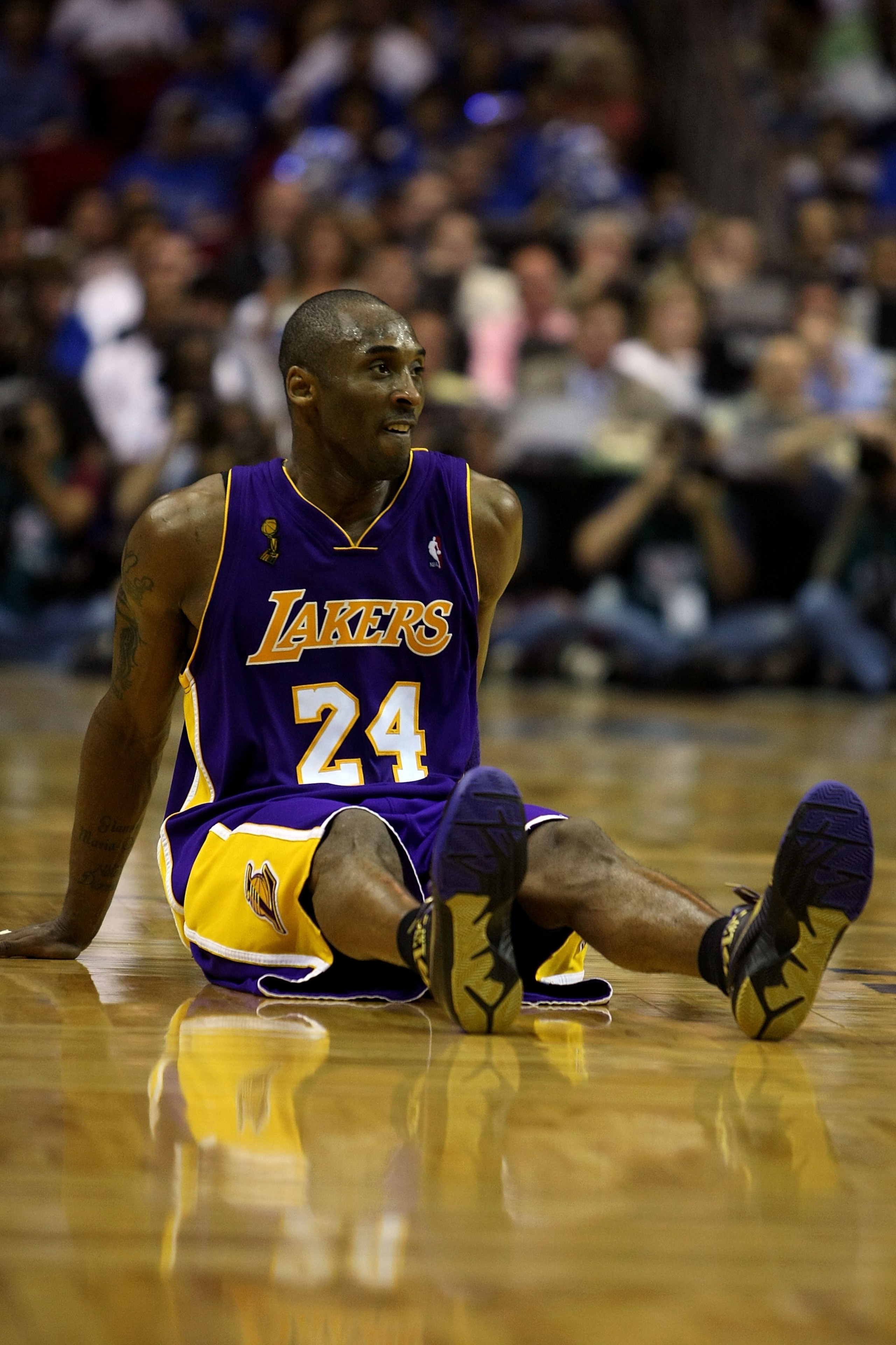 ORLANDO, FL - JUNE 14: Kobe Bryant #24 of the Los Angeles Lakers slides acrosss the floor in the fourth quarter against the Orlando Magic in Game Five of the 2009 NBA Finals on June 14, 2009 at Amway Arena in Orlando, Florida. NOTE TO USER: User expres ORLANDO, FL - JUNE 14: Kobe Bryant #24 of the Los Angeles Lakers slides acrosss the floor in the fourth quarter against the Orlando Magic in Game Five of the 2009 NBA Finals on June 14, 2009 at Amway Arena in Orlando, Florida. NOTE TO USER: User expres