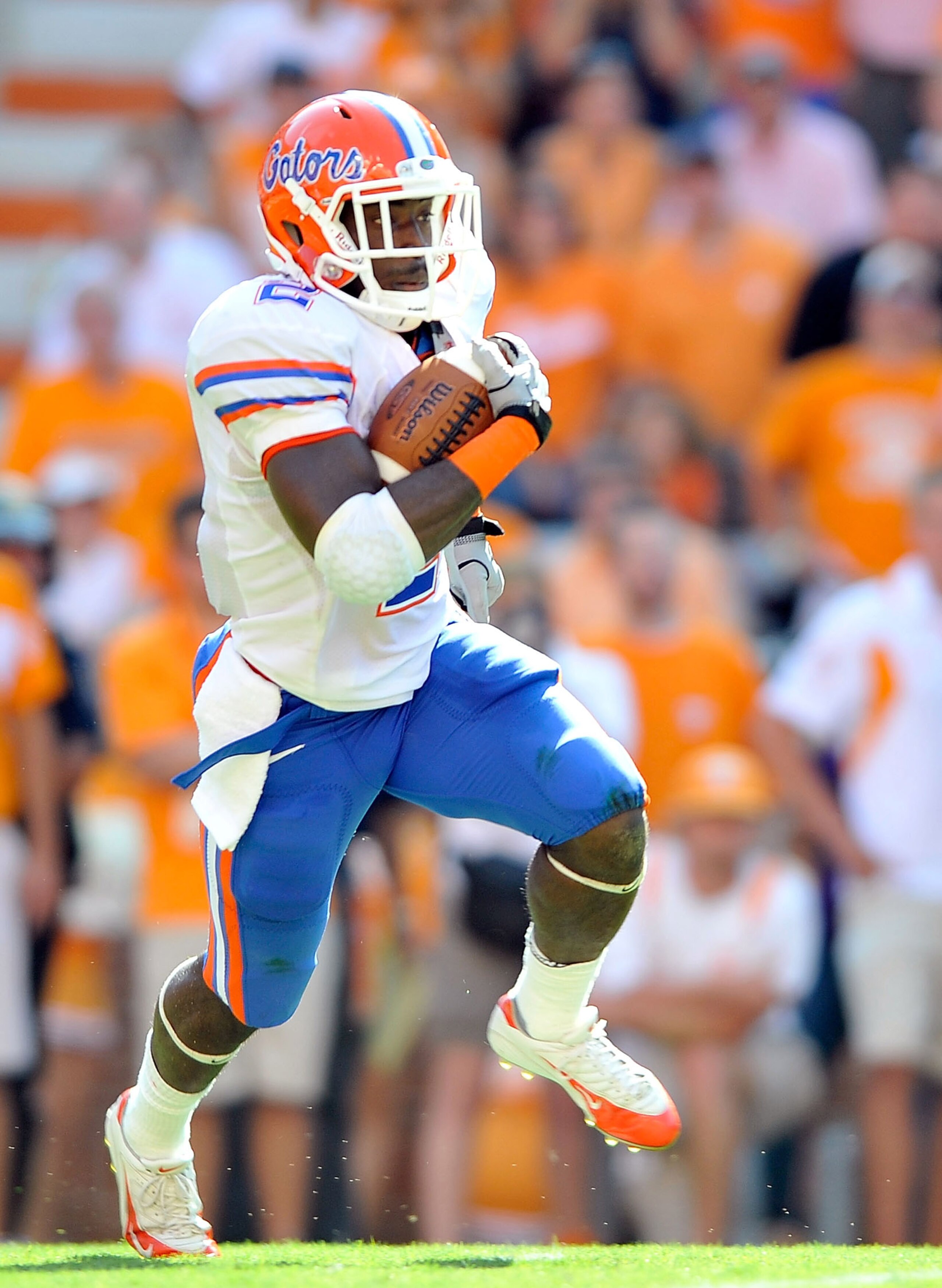 KNOXVILLE, TN - SEPTEMBER 18:  Jeff Demps #2 of the Florida Gators oruns against the Tennessee Volunteers at Neyland Stadium on September 18, 2010 in Knoxville, Tennessee.  (Photo by Grant Halverson/Getty Images)