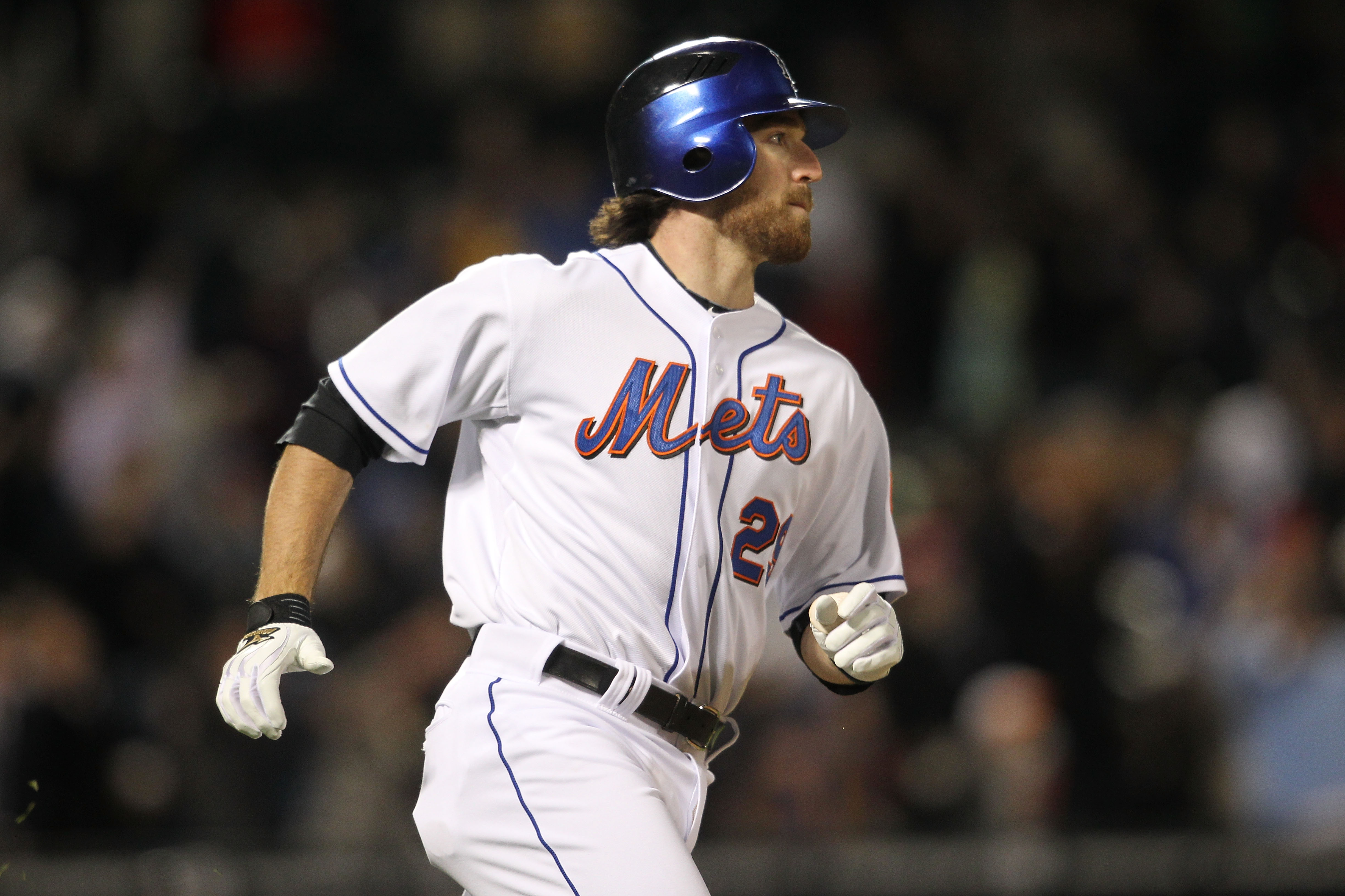 Mets' Ike Davis Goes From Surprise to Fixture at First - The New