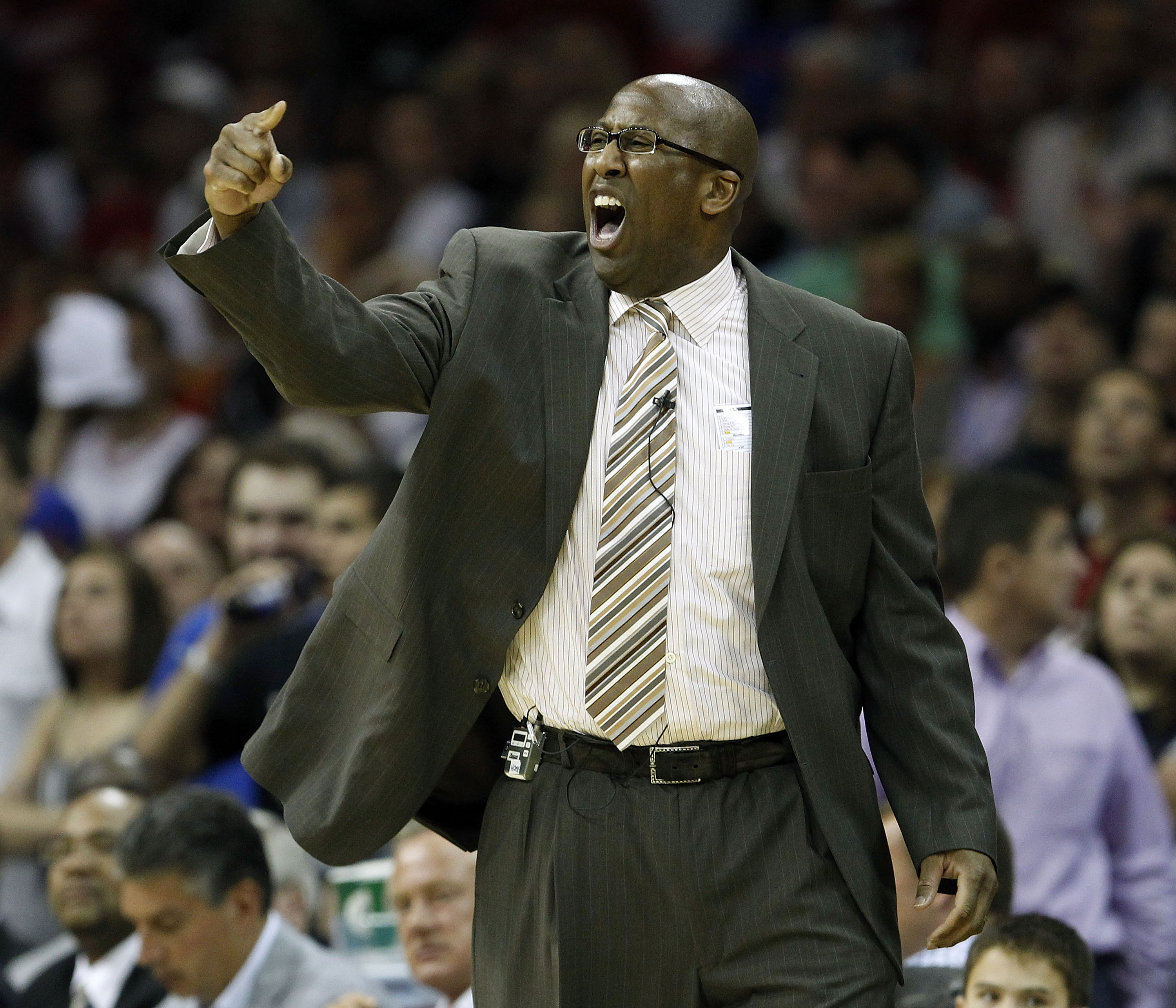 CLEVELAND - MAY 01: Head coach Mike Brown of the Cleveland Cavaliers calls out instructions while playing the Boston Celtics during Game One of the Eastern Conference Semifinals during the 2010 NBA Playoffs at Quicken Loans Arena on May 1, 2010 in Clevela