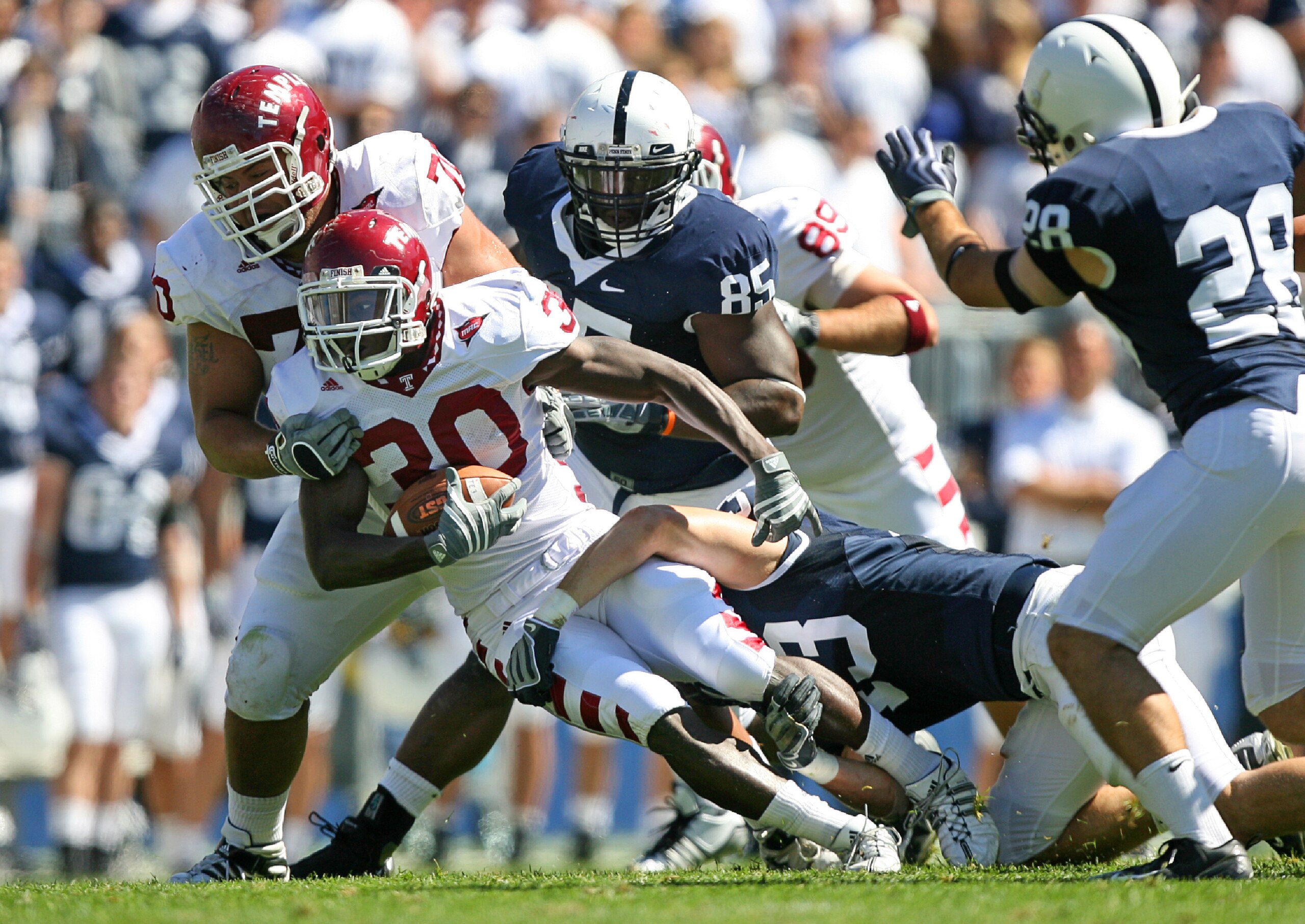 STATE COLLEGE, PA - SEPTEMBER 19: Running back Bernard Pierce #30 of the Temple Owls carries the ball during a game against the Penn State Nittany Lions on September 19, 2009 at Beaver Stadium in State College, Pennsylvania. (Photo by Hunter Martin/Getty