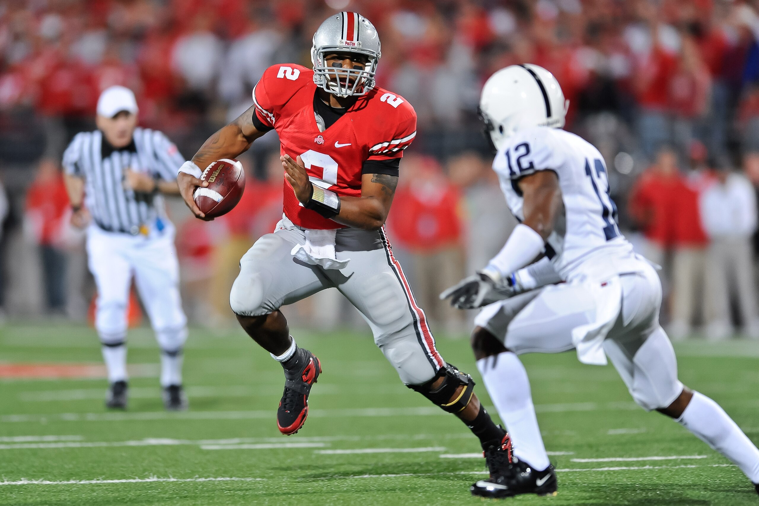 COLUMBUS, OH - NOVEMBER 13:  Quarterback Terrelle Pryor #2 of the Ohio State Buckeyes runs with the ball against the Penn State Nittany Lions at Ohio Stadium on November 13, 2010 in Columbus, Ohio.  (Photo by Jamie Sabau/Getty Images)