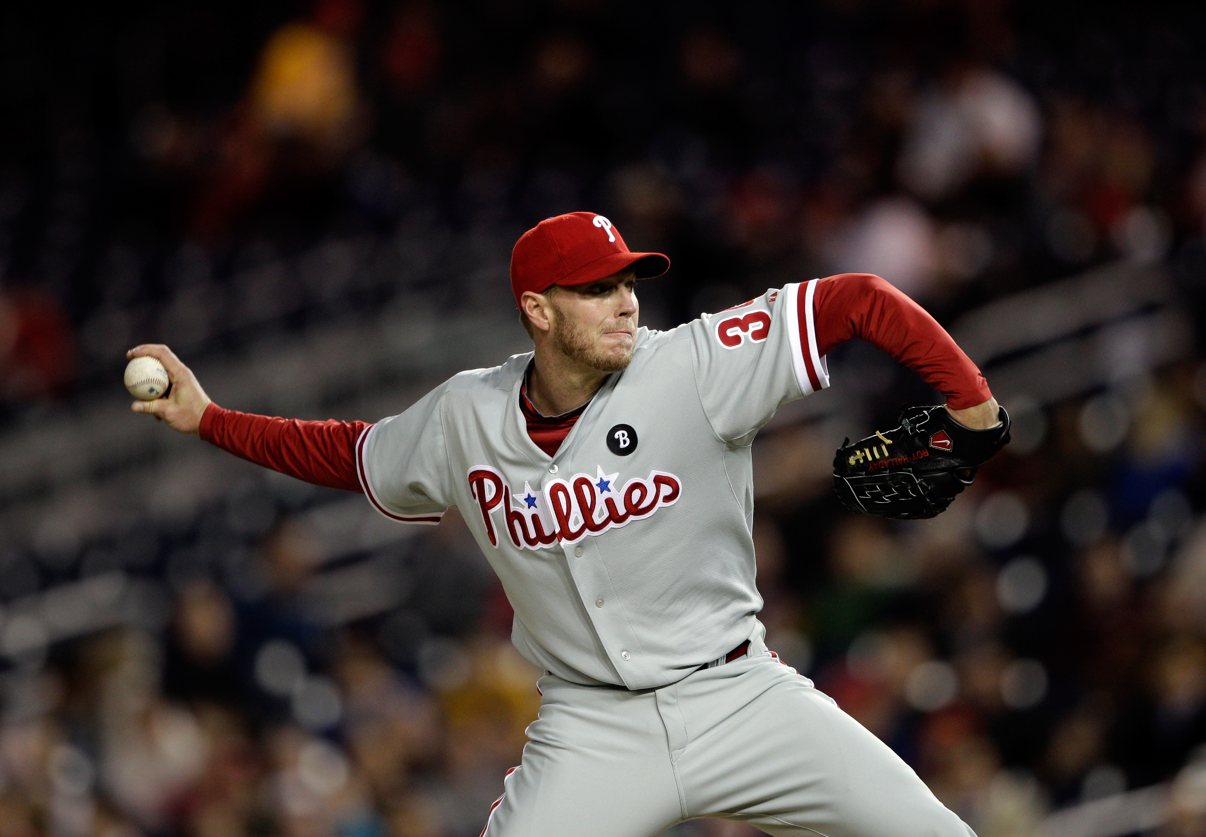 Cliff Lee: Philadelphia Phillies pitcher returns, is booed