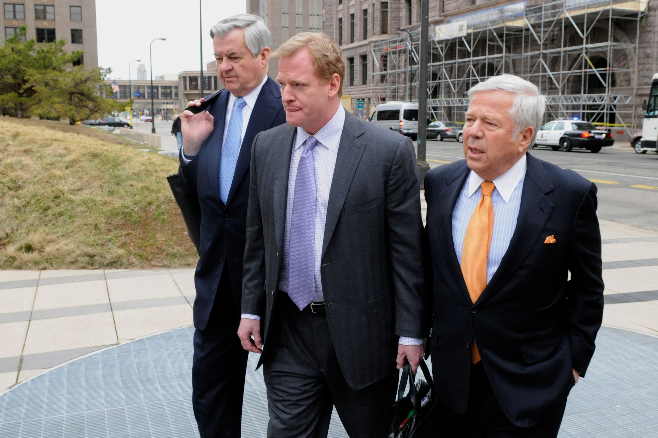 MINNEAPOLIS, MN - APRIL 15: NFL Commissioner Roger Goodell (C), NFL owners Jerry Richardson of the Carolina Panthers (L) and Robert Kraft of the Patriots leave court ordered mediation at the U.S. Courthouse on April 15, 2011 in Minneapolis, Minnesota. Med