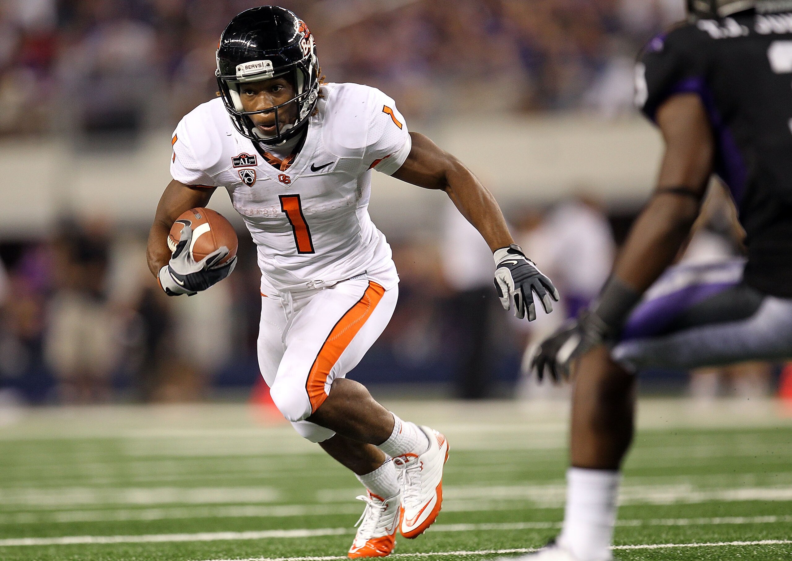 ARLINGTON, TX - SEPTEMBER 04: Running back Jacquizz Rodgers #1 of the Oregon State Beavers at Cowboys Stadium on September 4, 2010 in Arlington, Texas. (Photo by Ronald Martinez/Getty Images) ARLINGTON, TX - SEPTEMBER 04: Running back Jacquizz Rodgers #1 of the Oregon State Beavers at Cowboys Stadium on September 4, 2010 in Arlington, Texas. (Photo by Ronald Martinez/Getty Images)