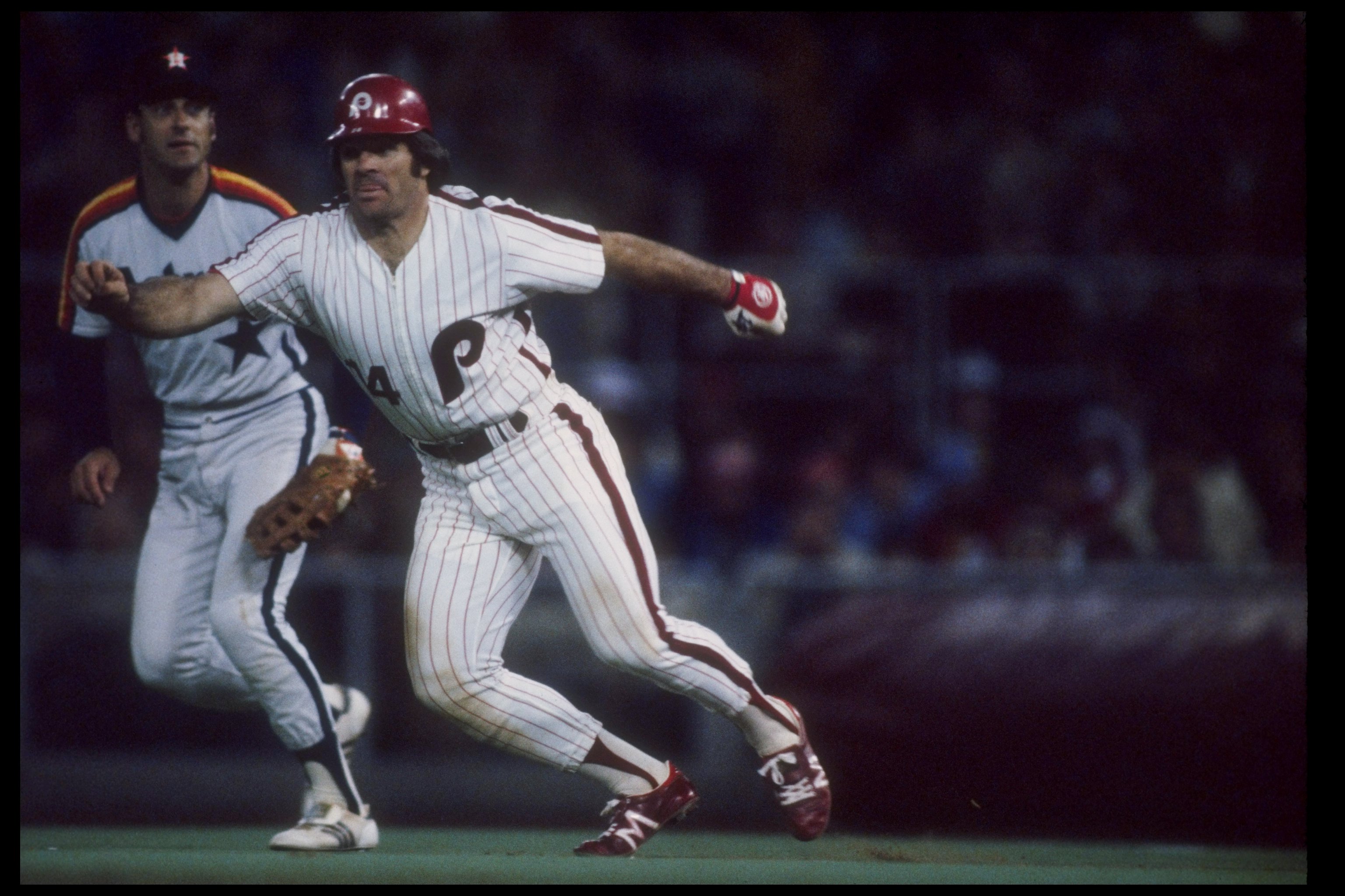 PHILADELPHIA PHILLIES OUTFIELDER LENNY DYKSTRA PUTS HIS FAMOUS