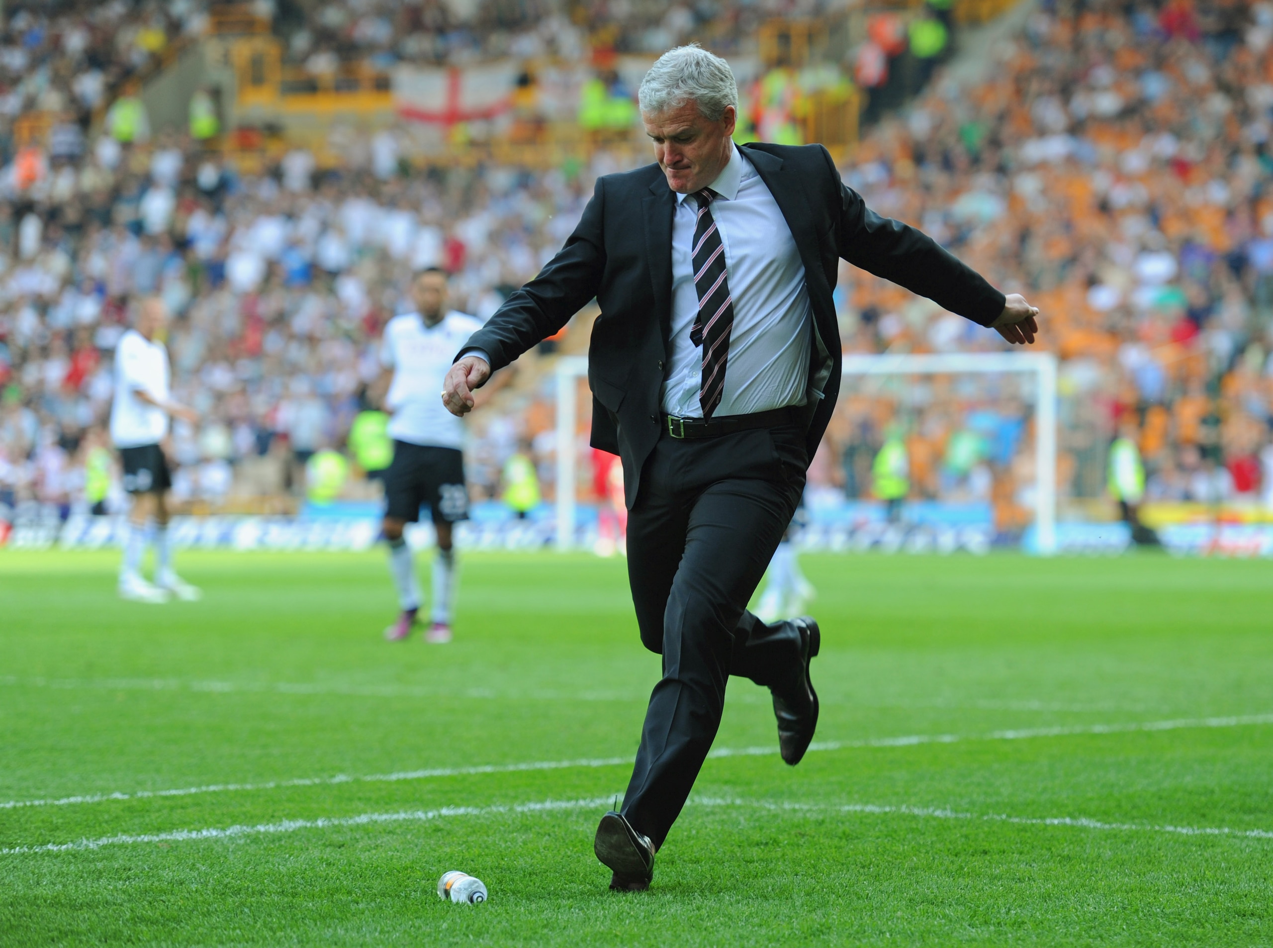 WOLVERHAMPTON, ENGLAND - APRIL 23:  Fulham manager Mark Hughes kicks a bottle in frustration and is sent to the stands during the Barclays Premier League match between Wolverhampton Wanderers and Fulham at Molineux on April 23, 2011 in Wolverhampton, Engl