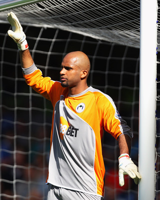 LONDON, ENGLAND - APRIL 09:  Ali Al-Habsi of Wigan Athletic organizes his defence during the Barclays Premier League match between Chelsea and Wigan Athletic at Stamford Bridge on April 9, 2011 in London, England.  (Photo by Clive Rose/Getty Images)