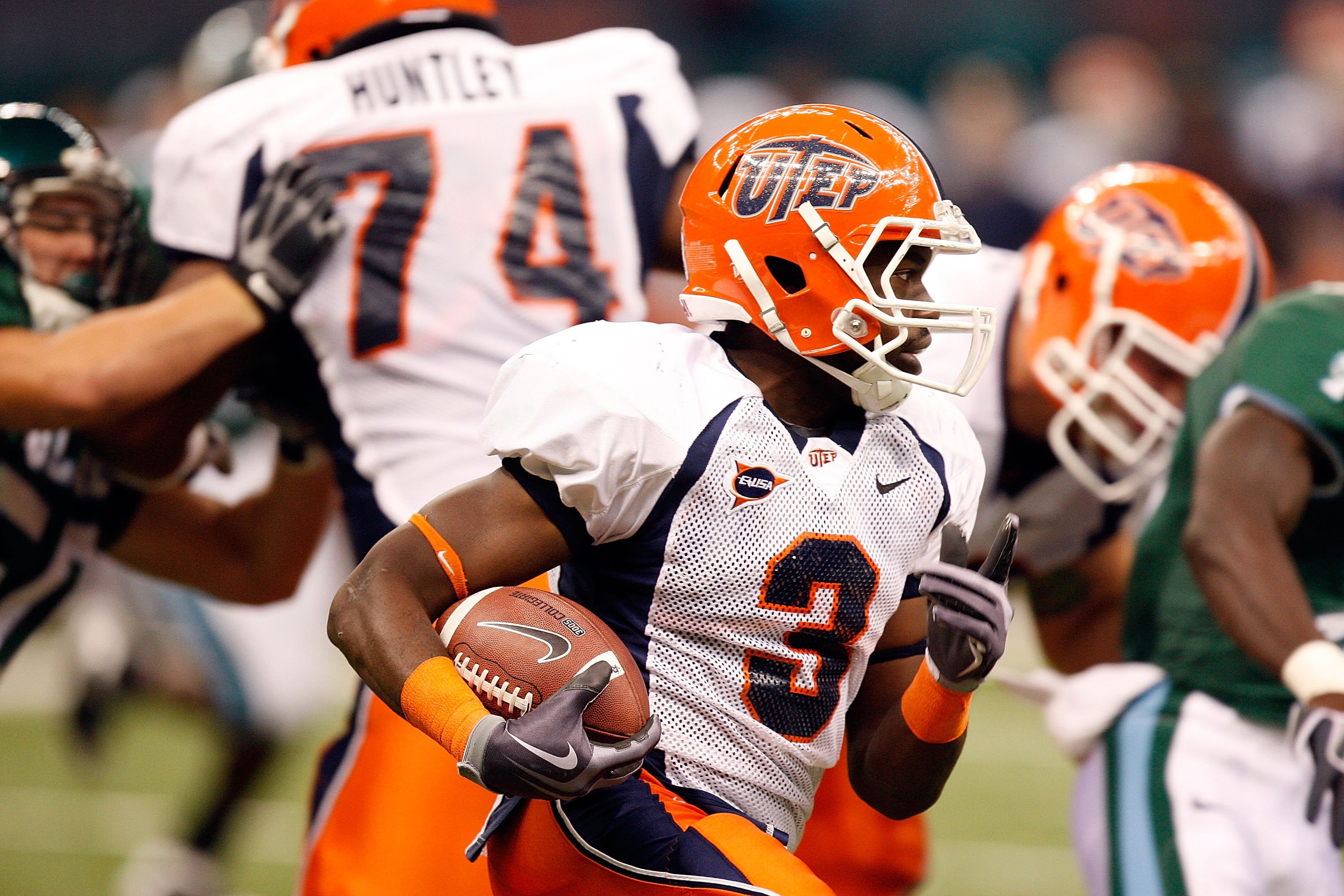 NEW ORLEANS - NOVEMBER 07:  Running back Donald Buckram #3 of the UTEP Miners at Louisana Superdome on November 7, 2009 in New Orleans, Louisiana.  (Photo by Ronald Martinez/Getty Images)