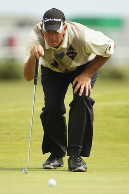 ST ANDREWS, SCOTLAND - JULY 16:  Tom Lehman of the USA lines up a putt on the 17th green during the second round of the 139th Open Championship on the Old Course, St Andrews on July 16, 2010 in St Andrews, Scotland.  (Photo by Ross Kinnaird/Getty Images)