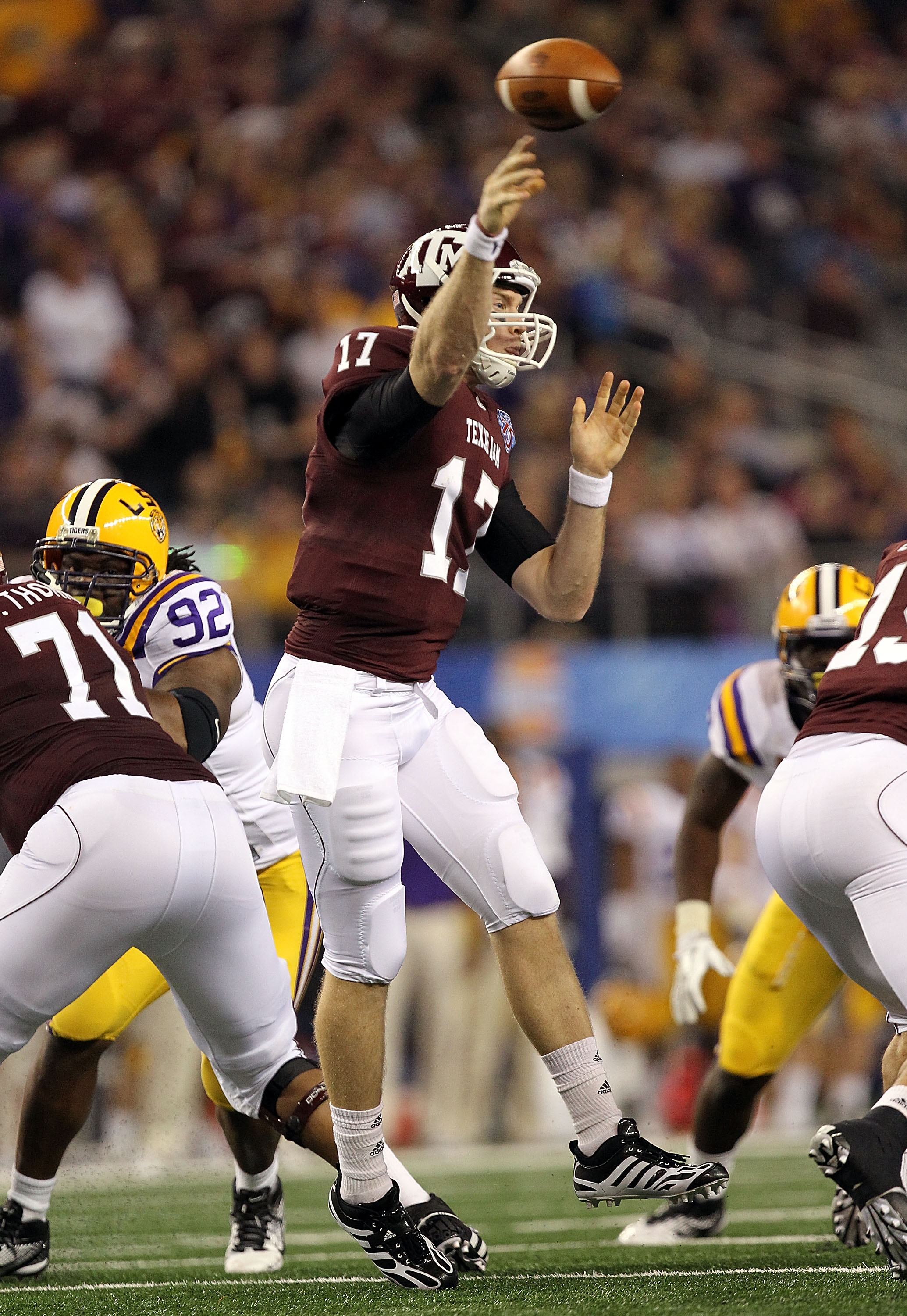 ARLINGTON, TX - JANUARY 07:  Quarterback Ryan Tannehill #17 of the Texas A&M Aggies throws against the LSU Tigers during the AT&T Cotton Bowl at Cowboys Stadium on January 7, 2011 in Arlington, Texas.  (Photo by Ronald Martinez/Getty Images)