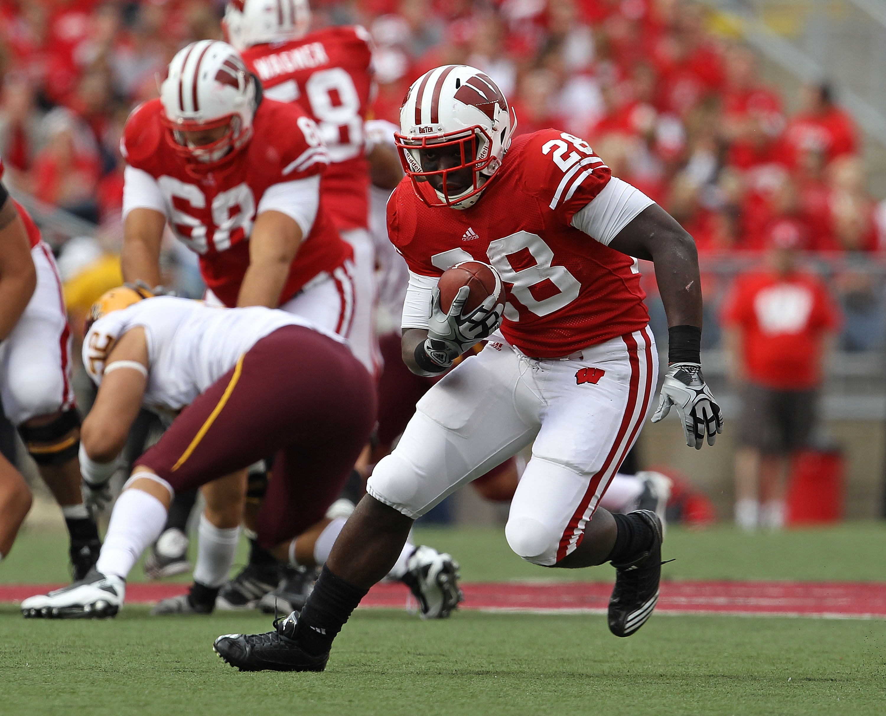 MADISON, WI - SEPTEMBER 18: Montee Ball #28 of the Wisconsin Badgers runs against the Arizona State Sun Devils at Camp Randall Stadium on September 18, 2010 in Madison, Wisconsin. Wisconsin defeated Arizona State 20-19. (Photo by Jonathan Daniel/Getty Ima
