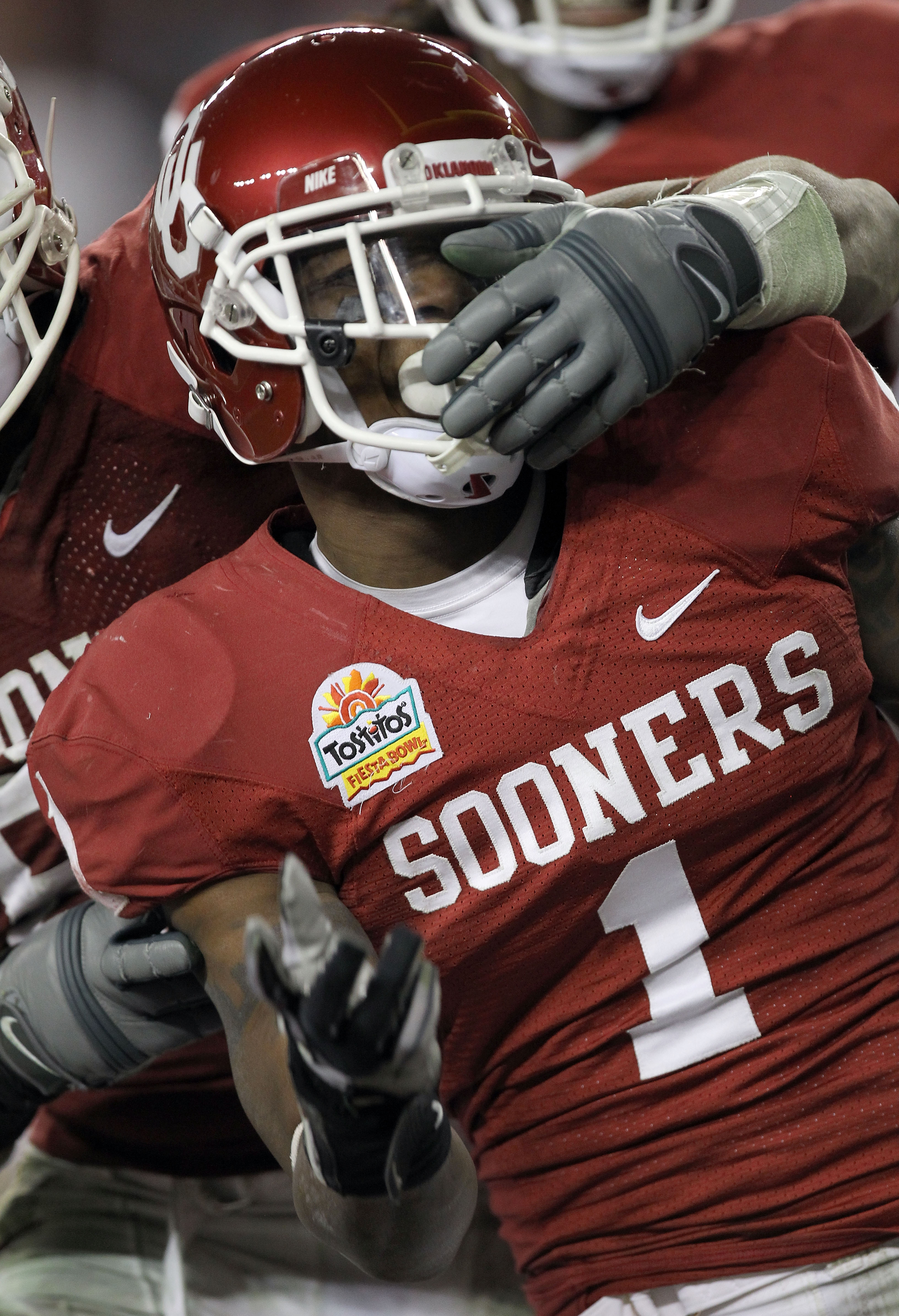 GLENDALE, AZ - JANUARY 01:  Tony Jefferson #1 of the Oklahoma Sooners reacts while taking on the Connecticut Huskies during the Tostitos Fiesta Bowl at the Universtity of Phoenix Stadium on January 1, 2011 in Glendale, Arizona.  (Photo by Ronald Martinez/