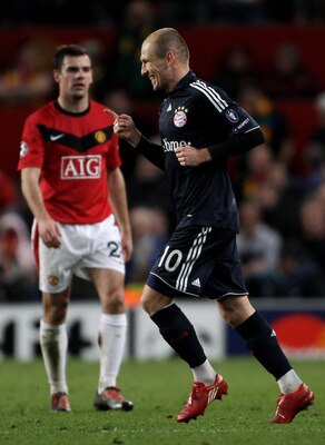 MANCHESTER, ENGLAND - APRIL 07:  Arjen Robben of Bayern Muenchen celebrates scoring his team's second goal during the UEFA Champions League Quarter Final second leg match between Manchester United and Bayern Muenchen at Old Trafford on April 7, 2010 in Ma