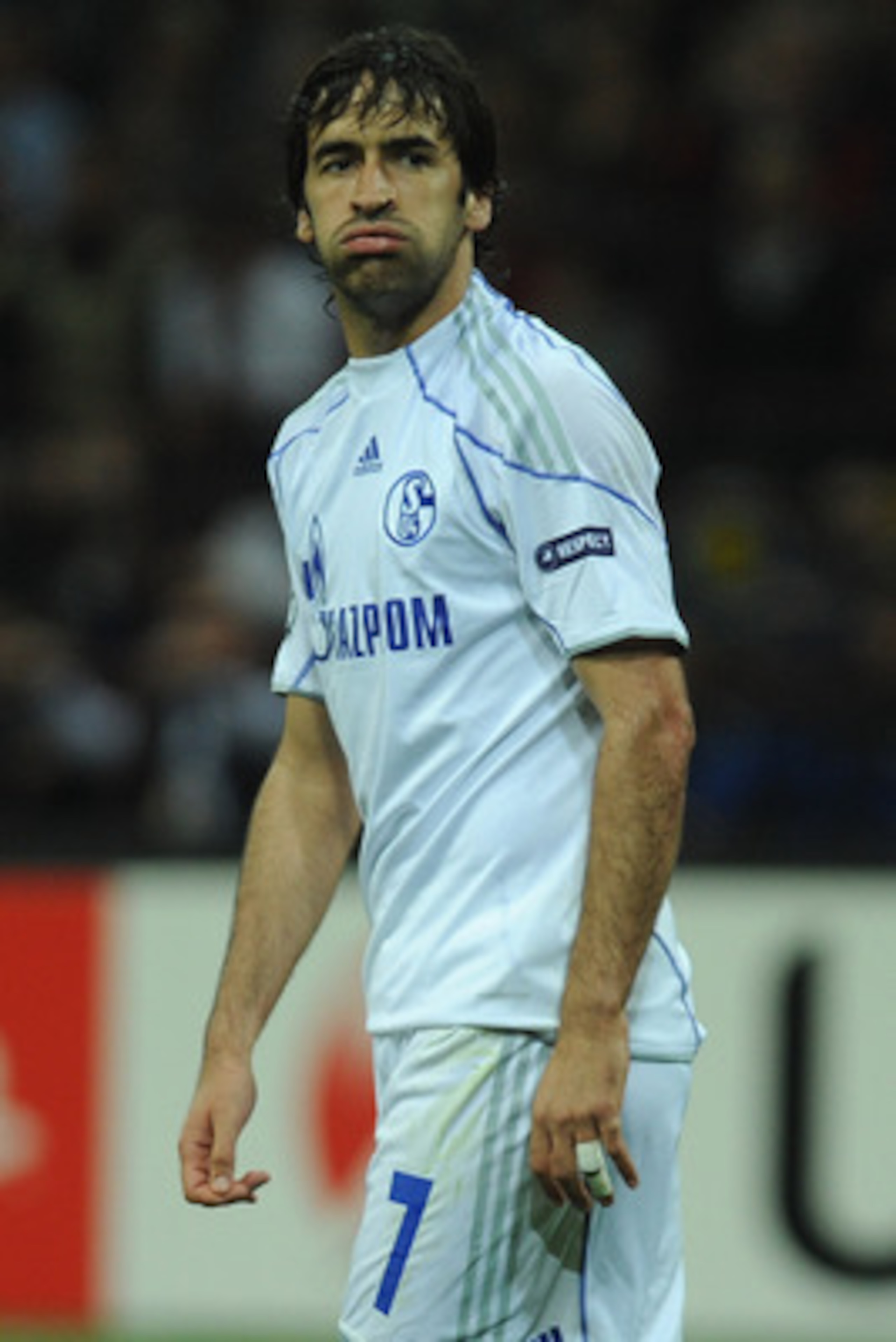 MILAN, ITALY - APRIL 05: Raul of Schalke 04 gestures during the UEFA Champions League Quarter Final match between FC Internazionale Milano and Schalke 04 at San Siro Stadium on April 5, 2011 in Milan, Italy. (Photo by Valerio Pennicino/Getty Images) MILAN, ITALY - APRIL 05: Raul of Schalke 04 gestures during the UEFA Champions League Quarter Final match between FC Internazionale Milano and Schalke 04 at San Siro Stadium on April 5, 2011 in Milan, Italy. (Photo by Valerio Pennicino/Getty Images)