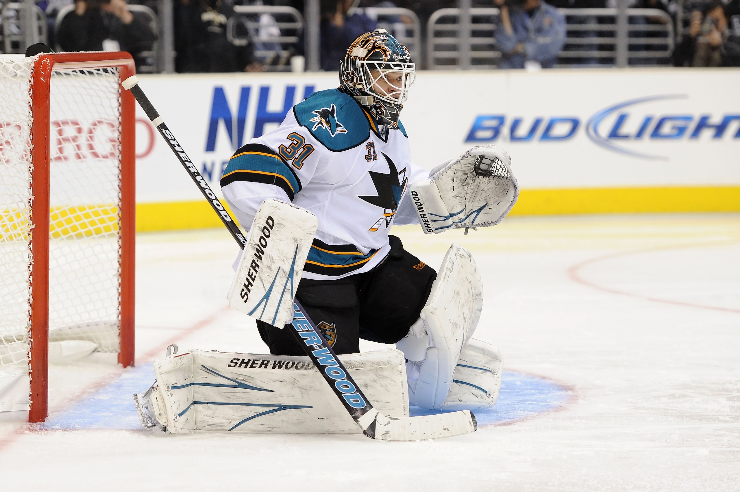 LOS ANGELES, CA - APRIL 25:  Antti Niemi #31 of the San Jose Sharks stands in goal against the Los Angeles Kings in the second period of game six of the Western Conference Quarterfinals during the 2011 NHL Stanley Cup Playoffs at Staples Center on April 2