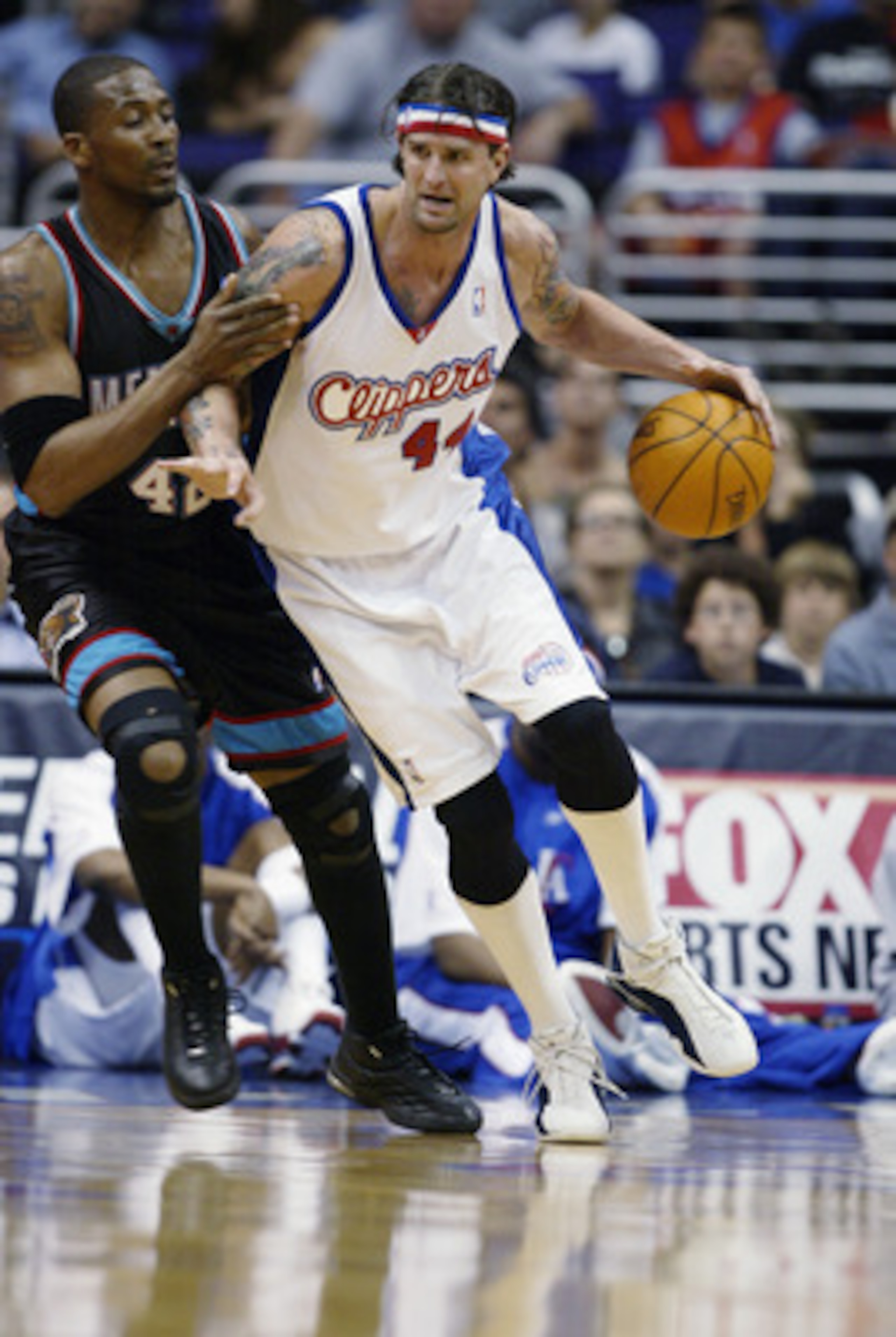 LOS ANGELES - MARCH 30:  Cherokee Parks #44 of the Los Angeles Clippers is defended by Lorenzen Wright #42 of the Memphis Grizzlies during the game at Staples Center on March 30, 2003 in Los Angeles, California.  The Clippers won 102-100.  NOTE TO USER: U