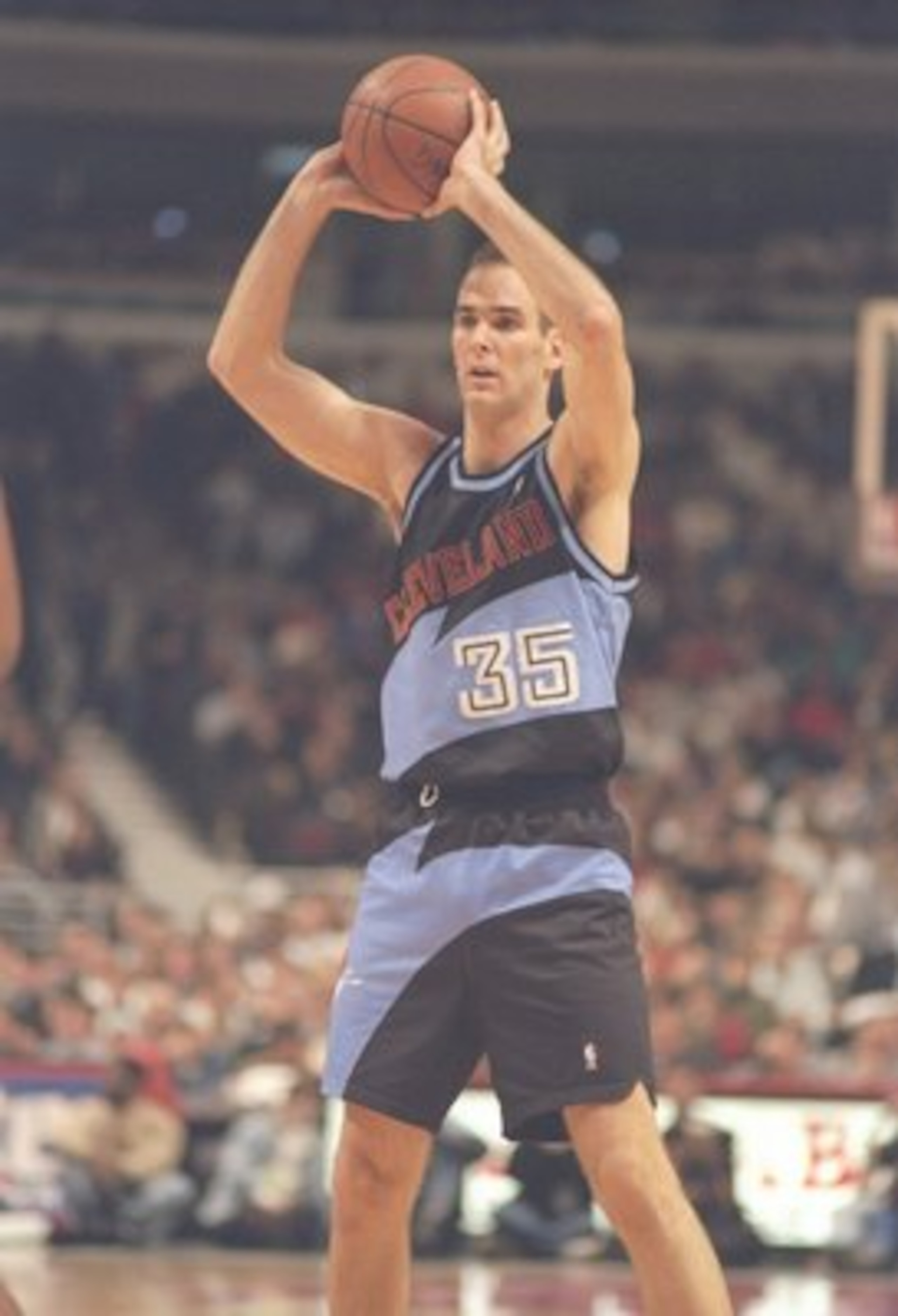 19 Dec 1994:  Forward Danny Ferry of the Cleveland Cavaliers looks to pass the ball during a game against the Chicago Bulls at Chicago Stadium in Chicago, Illinois.  The Cavaliers won the game 77-63.  Mandatory Credit: Jonathan Daniel  /Allsport