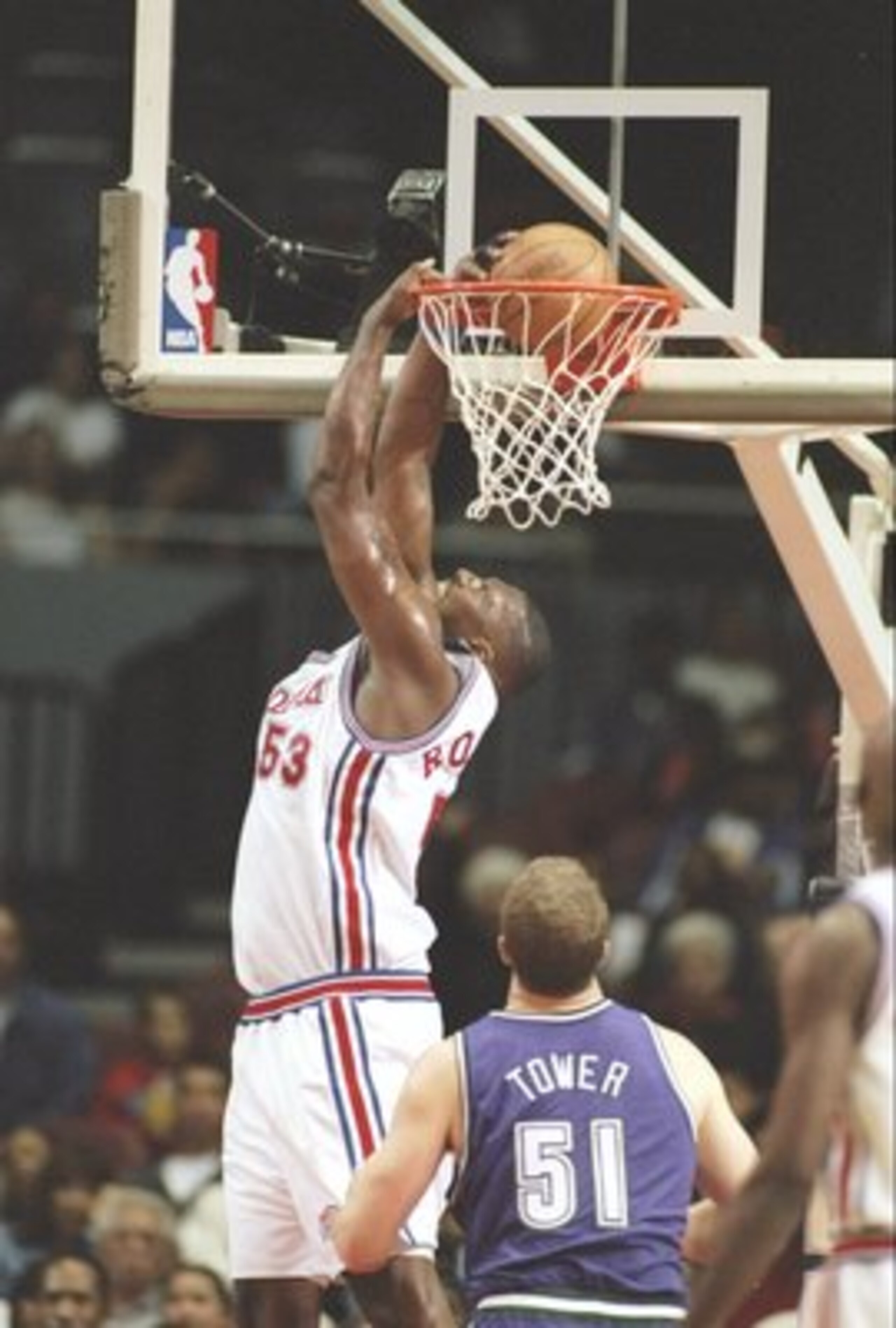 17 Nov 1996:  Center Kevin Duckworth of the Los Angeles Clippers slam dunks the ball during a game against the Milwaukee Bucks at the Los Angeles Sports Arena in Los Angeles, California.  The Clippers won the game 102-94. Mandatory Credit: Brian Bahr  /Al