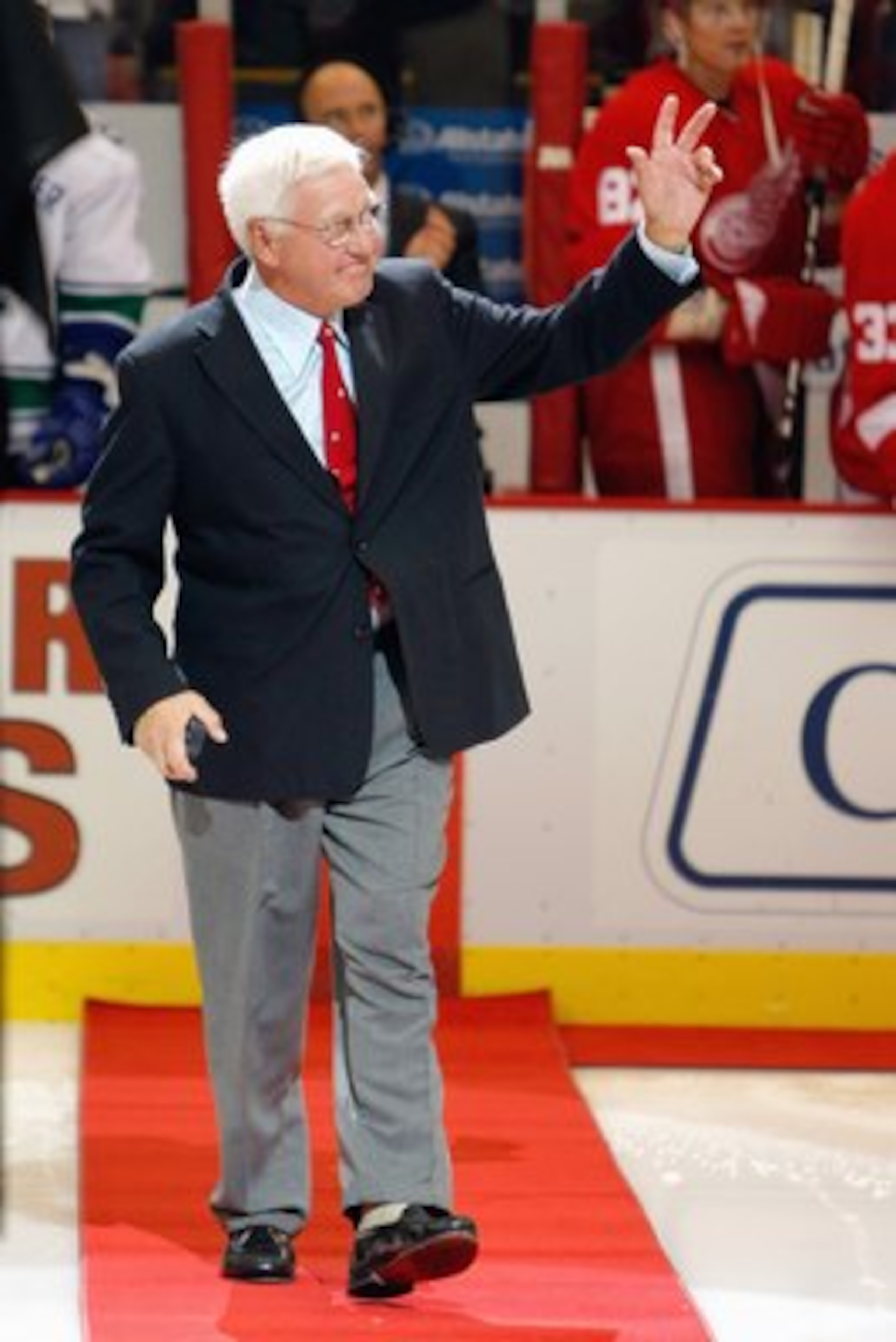 DETROIT - OCTOBER 16: Hall of Famer Alex Delvecchio of the Detroit Red Wings waves to fans during the ceremony before a NHL game at Joe Louis Arena on October 16, 2008 in Detroit, Michigan. (Photo by Dave Reginek/NHLI via Getty Images)